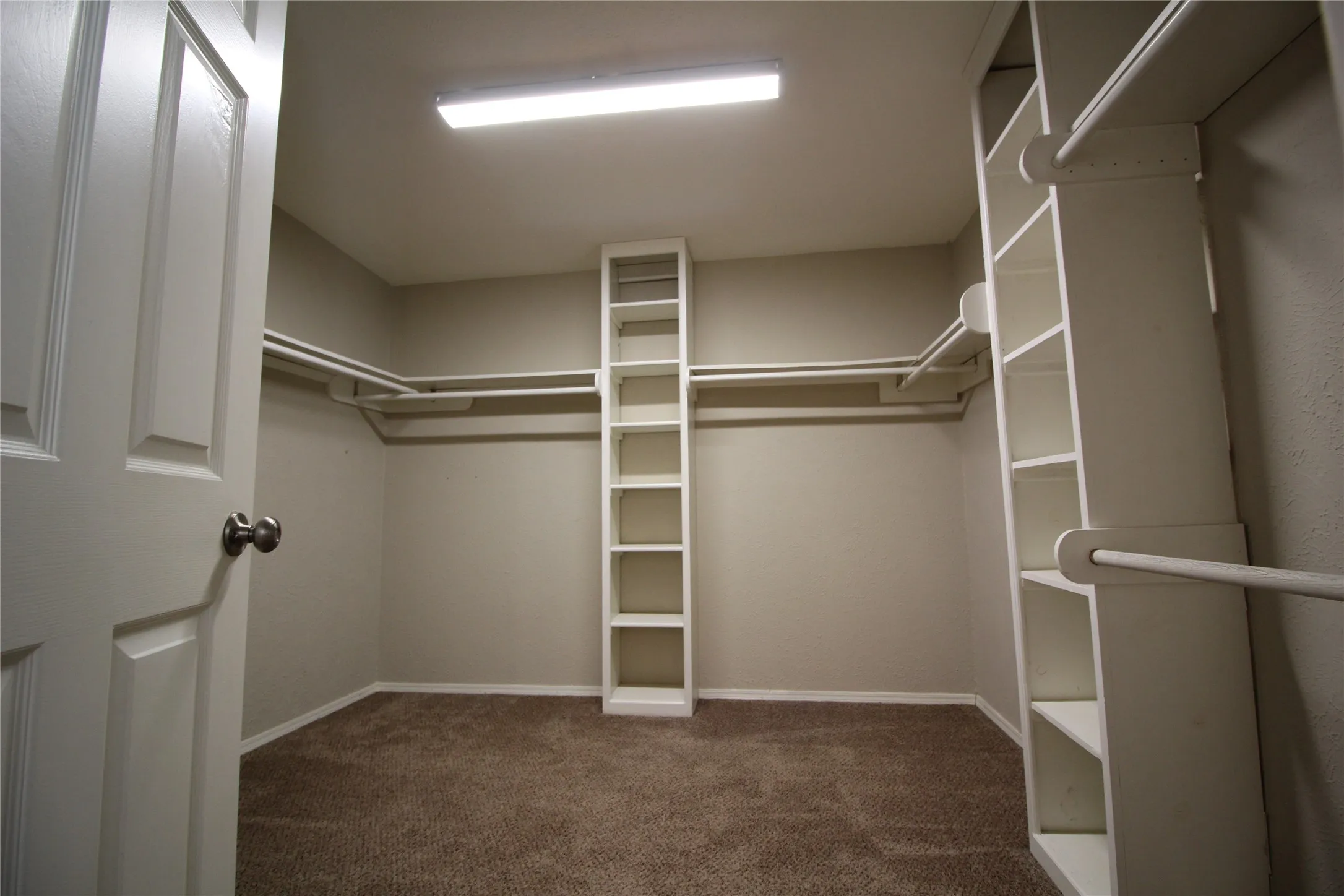 Condominium For Rent in Hunt County , 2309 Wesley Street D, Greenville, Texas 75401, 2 Bedroom, 1 Bathroom, Garage spaces, 1,150 Sqft, built in 1910, Preowned, mls#21152011, Real Estate Agent in Greenville, Homes For Rent in Hunt county, Homes For Rent in Greenville, Realtor in Greenville Texas, Real Estate Brokerage Independent Realty Texas, Luminita Cordes Realtor
