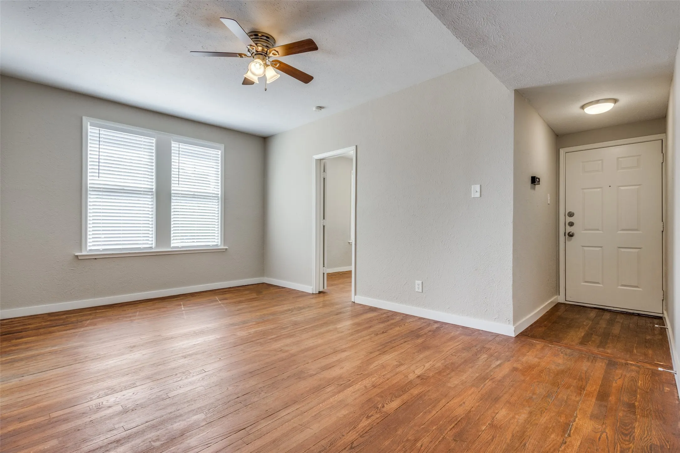 Condominium For Rent in Hunt County , 2309 Wesley Street D, Greenville, Texas 75401, 2 Bedroom, 1 Bathroom, Garage spaces, 1,150 Sqft, built in 1910, Preowned, mls#21152011, Real Estate Agent in Greenville, Homes For Rent in Hunt county, Homes For Rent in Greenville, Realtor in Greenville Texas, Real Estate Brokerage Independent Realty Texas, Luminita Cordes Realtor