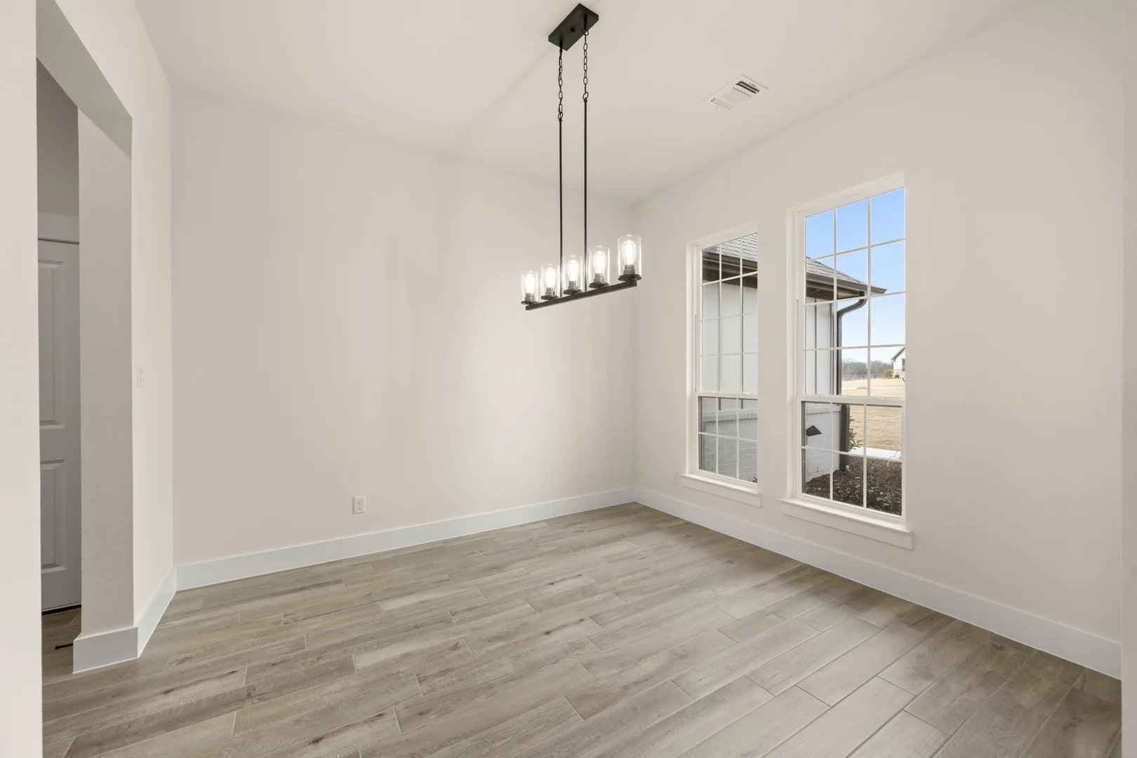 115 Blackstar- Dining-1