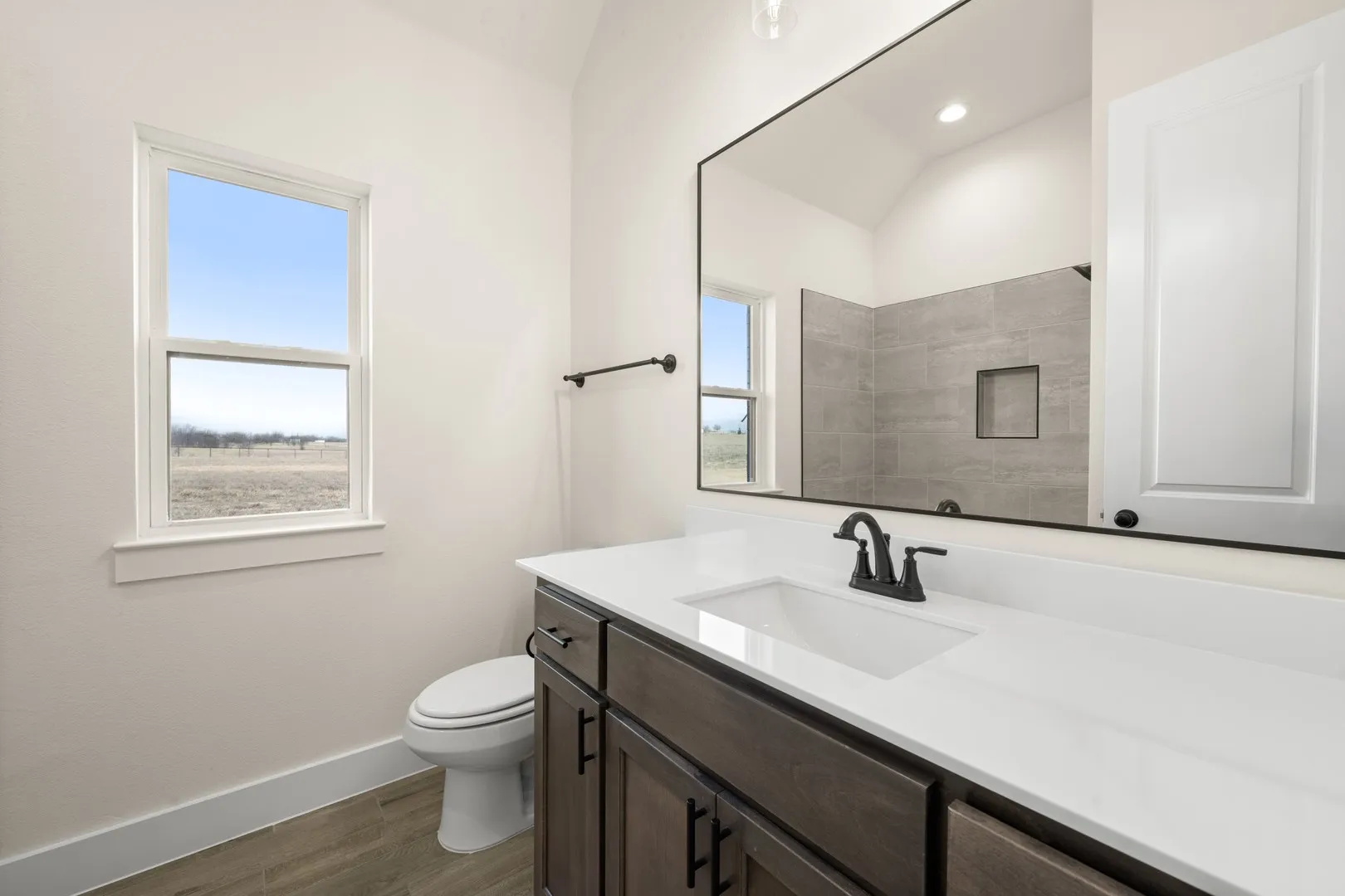 115 Blackstar- Bathroom-2