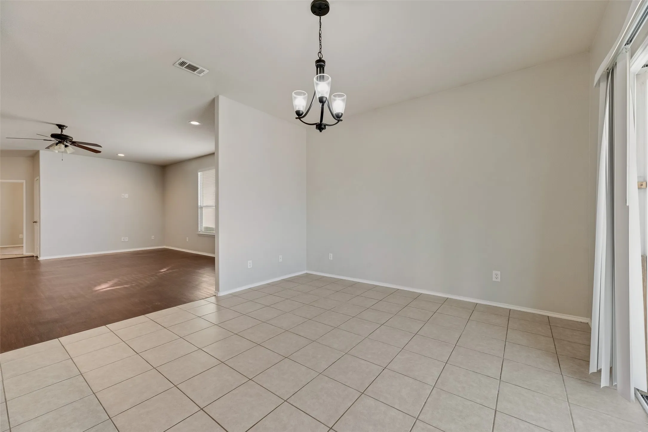 Single Family Residence For Sale in Denton County , 1724 Murphy Court, Providence Village, Texas 76227, 3 Bedroom, 2 Bathroom, 2 Garage spaces, 1,687 Sqft, built in 2010, mls#21154447, Real Estate Agent in Providence Village, Homes For Sale in Denton county, Homes For Sale in Providence Village, Realtor in Providence Village Texas, Real Estate Brokerage Independent Realty Texas, Luminita Cordes Realtor