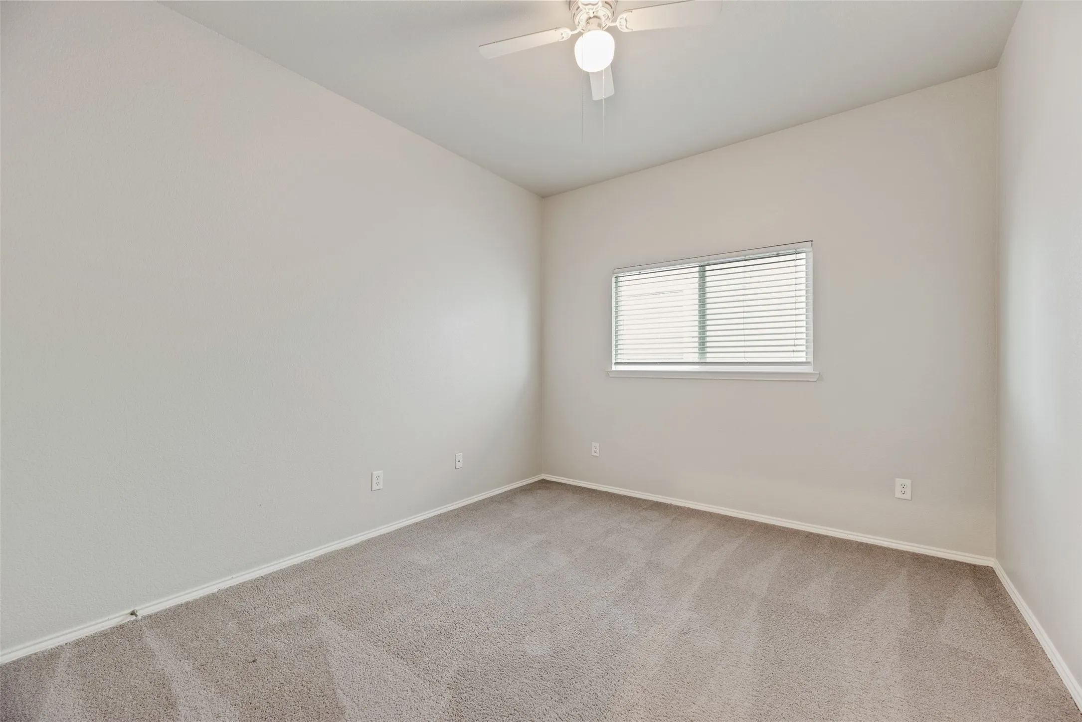 Single Family Residence For Sale in Denton County , 1724 Murphy Court, Providence Village, Texas 76227, 3 Bedroom, 2 Bathroom, 2 Garage spaces, 1,687 Sqft, built in 2010, mls#21154447, Real Estate Agent in Providence Village, Homes For Sale in Denton county, Homes For Sale in Providence Village, Realtor in Providence Village Texas, Real Estate Brokerage Independent Realty Texas, Luminita Cordes Realtor
