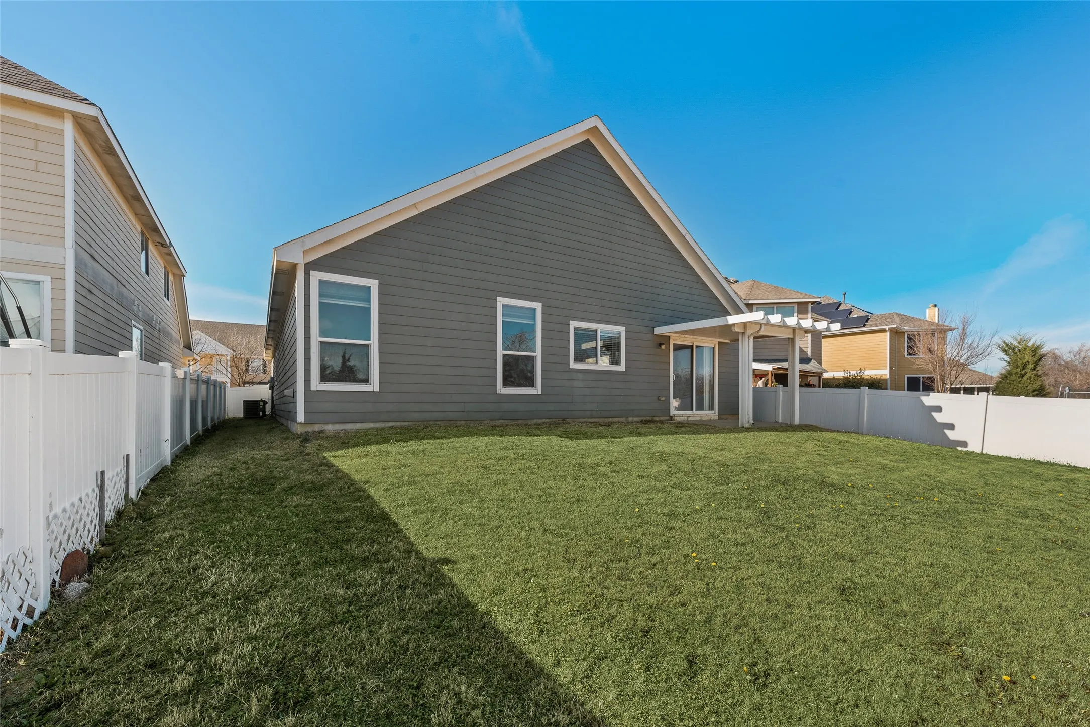 Single Family Residence For Sale in Denton County , 1724 Murphy Court, Providence Village, Texas 76227, 3 Bedroom, 2 Bathroom, 2 Garage spaces, 1,687 Sqft, built in 2010, mls#21154447, Real Estate Agent in Providence Village, Homes For Sale in Denton county, Homes For Sale in Providence Village, Realtor in Providence Village Texas, Real Estate Brokerage Independent Realty Texas, Luminita Cordes Realtor