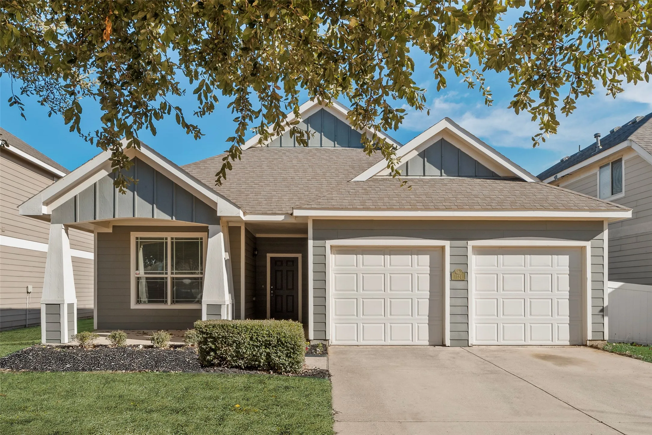 Single Family Residence For Sale in Denton County , 1724 Murphy Court, Providence Village, Texas 76227, 3 Bedroom, 2 Bathroom, 2 Garage spaces, 1,687 Sqft, built in 2010, mls#21154447, Real Estate Agent in Providence Village, Homes For Sale in Denton county, Homes For Sale in Providence Village, Realtor in Providence Village Texas, Real Estate Brokerage Independent Realty Texas, Luminita Cordes Realtor