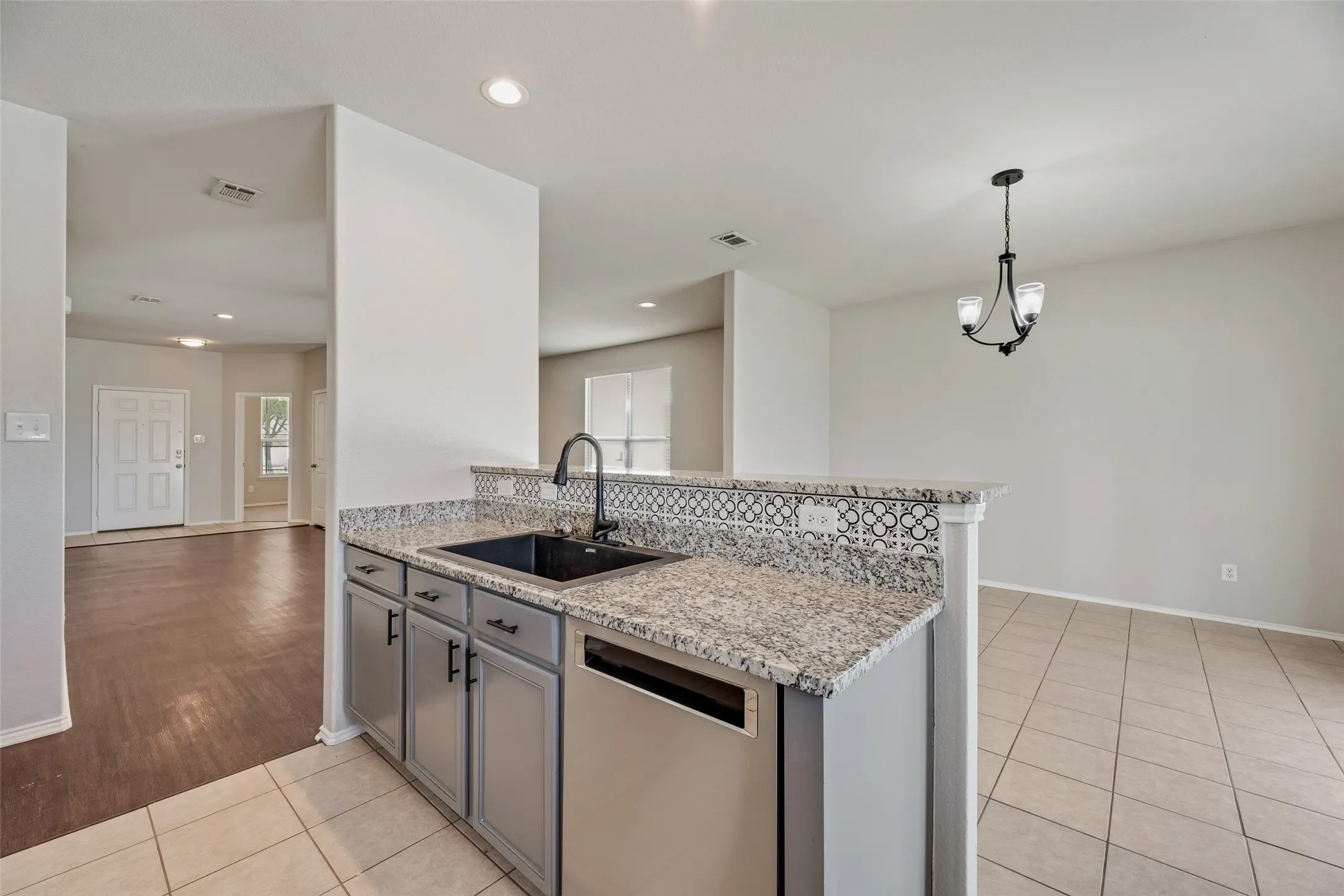 Single Family Residence For Sale in Denton County , 1724 Murphy Court, Providence Village, Texas 76227, 3 Bedroom, 2 Bathroom, 2 Garage spaces, 1,687 Sqft, built in 2010, mls#21154447, Real Estate Agent in Providence Village, Homes For Sale in Denton county, Homes For Sale in Providence Village, Realtor in Providence Village Texas, Real Estate Brokerage Independent Realty Texas, Luminita Cordes Realtor