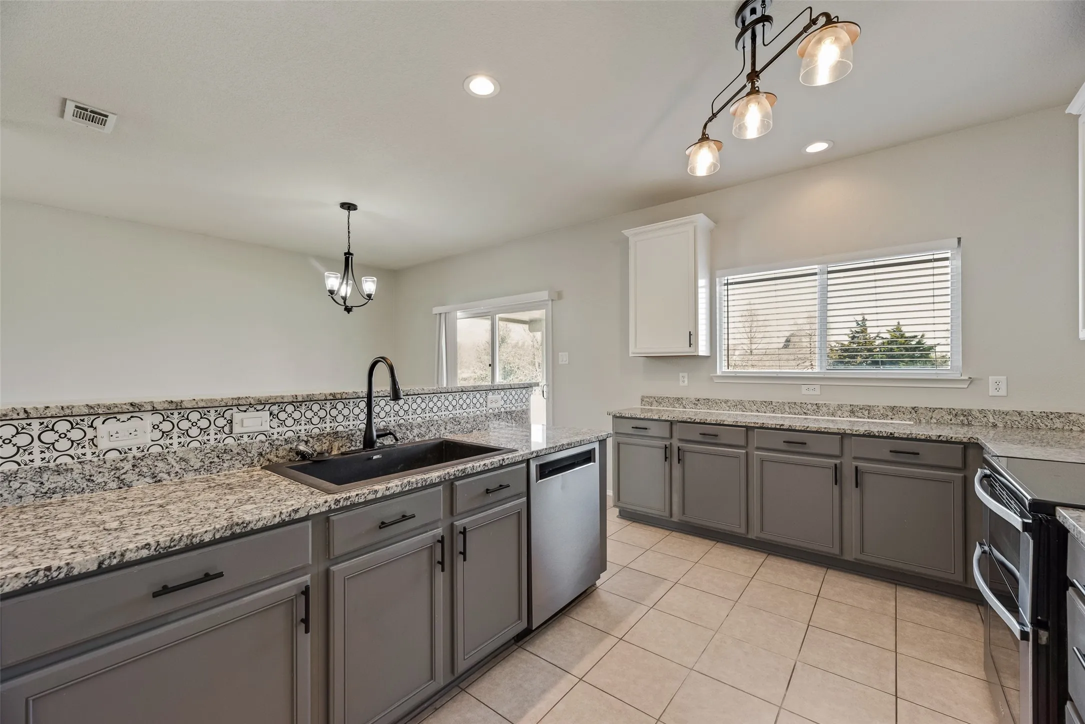Single Family Residence For Sale in Denton County , 1724 Murphy Court, Providence Village, Texas 76227, 3 Bedroom, 2 Bathroom, 2 Garage spaces, 1,687 Sqft, built in 2010, mls#21154447, Real Estate Agent in Providence Village, Homes For Sale in Denton county, Homes For Sale in Providence Village, Realtor in Providence Village Texas, Real Estate Brokerage Independent Realty Texas, Luminita Cordes Realtor
