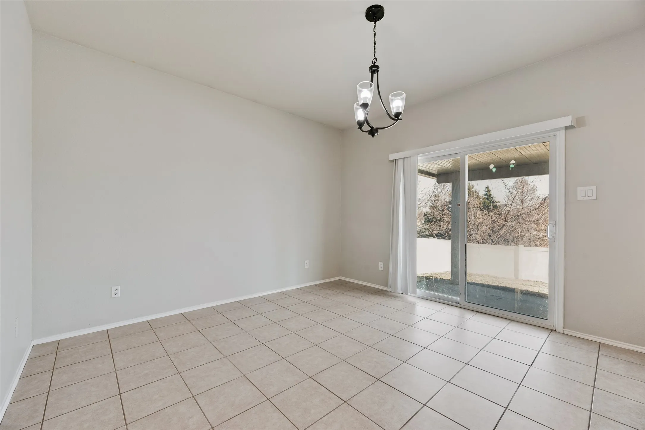 Single Family Residence For Sale in Denton County , 1724 Murphy Court, Providence Village, Texas 76227, 3 Bedroom, 2 Bathroom, 2 Garage spaces, 1,687 Sqft, built in 2010, mls#21154447, Real Estate Agent in Providence Village, Homes For Sale in Denton county, Homes For Sale in Providence Village, Realtor in Providence Village Texas, Real Estate Brokerage Independent Realty Texas, Luminita Cordes Realtor