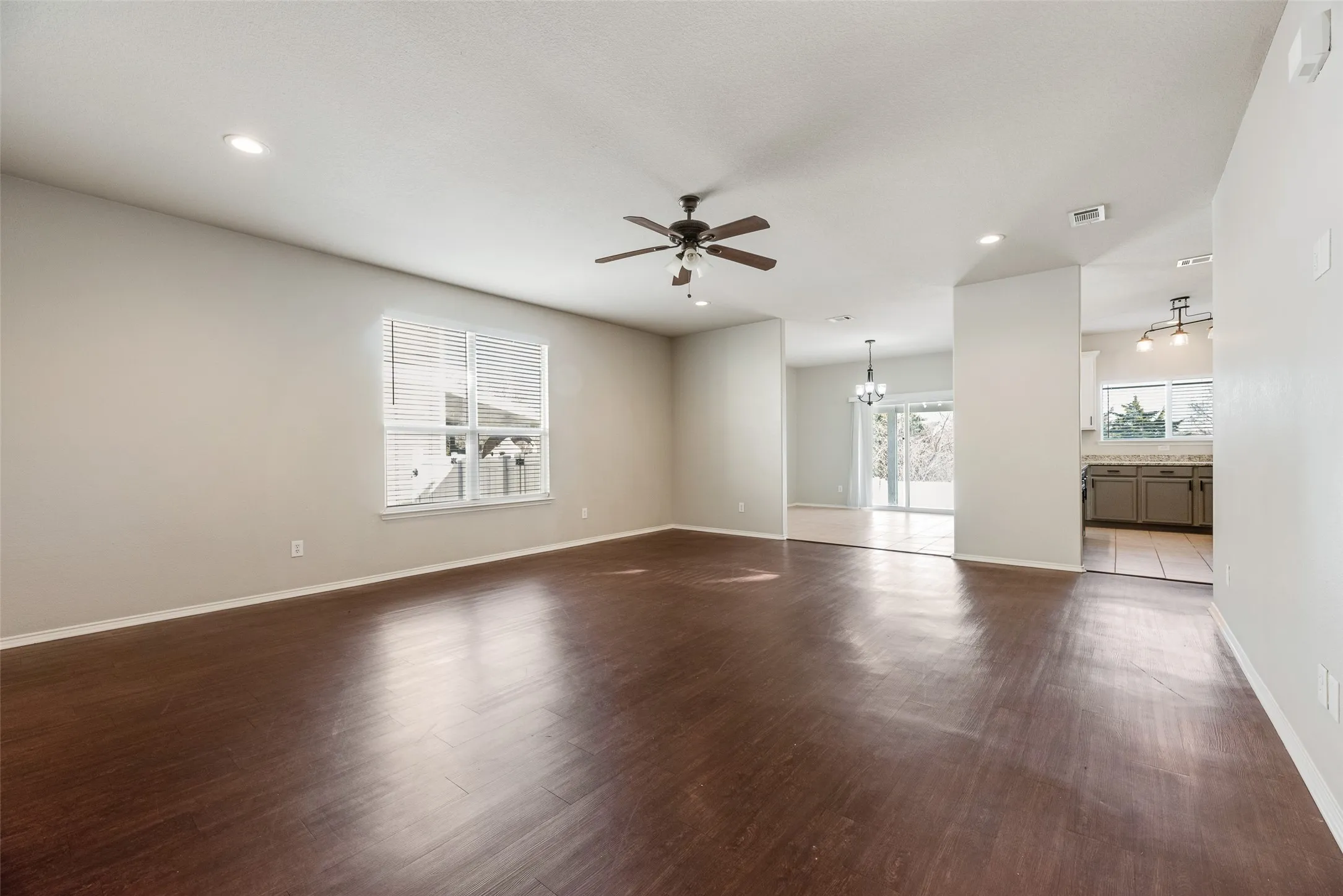 Single Family Residence For Sale in Denton County , 1724 Murphy Court, Providence Village, Texas 76227, 3 Bedroom, 2 Bathroom, 2 Garage spaces, 1,687 Sqft, built in 2010, mls#21154447, Real Estate Agent in Providence Village, Homes For Sale in Denton county, Homes For Sale in Providence Village, Realtor in Providence Village Texas, Real Estate Brokerage Independent Realty Texas, Luminita Cordes Realtor