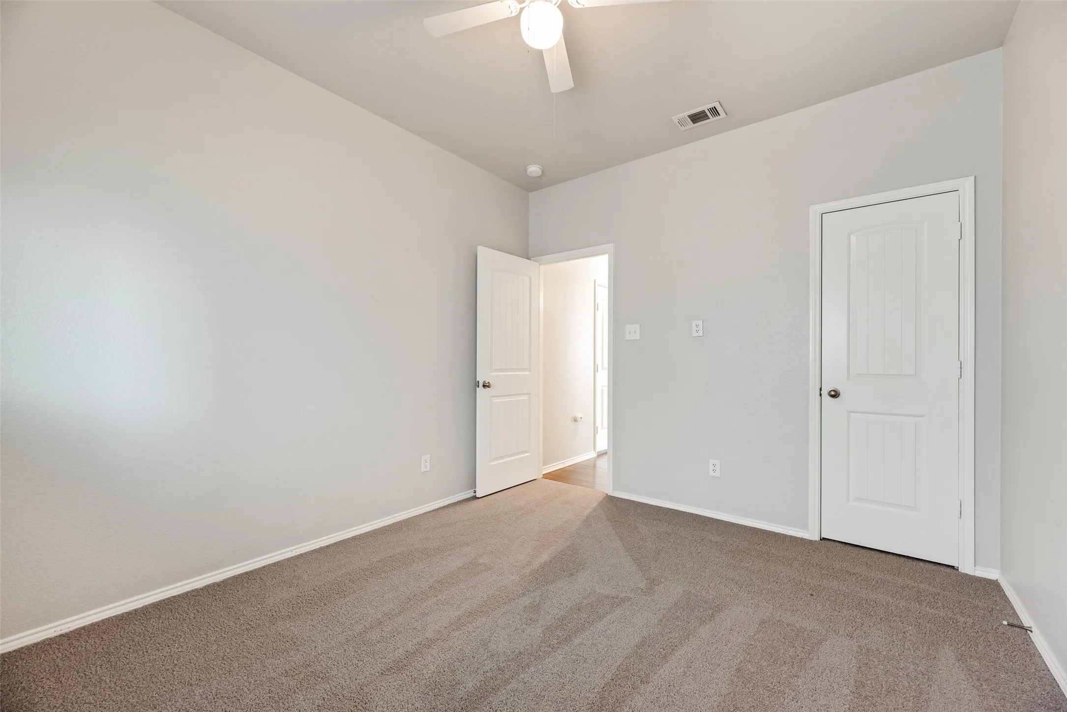 Single Family Residence For Sale in Denton County , 1724 Murphy Court, Providence Village, Texas 76227, 3 Bedroom, 2 Bathroom, 2 Garage spaces, 1,687 Sqft, built in 2010, mls#21154447, Real Estate Agent in Providence Village, Homes For Sale in Denton county, Homes For Sale in Providence Village, Realtor in Providence Village Texas, Real Estate Brokerage Independent Realty Texas, Luminita Cordes Realtor