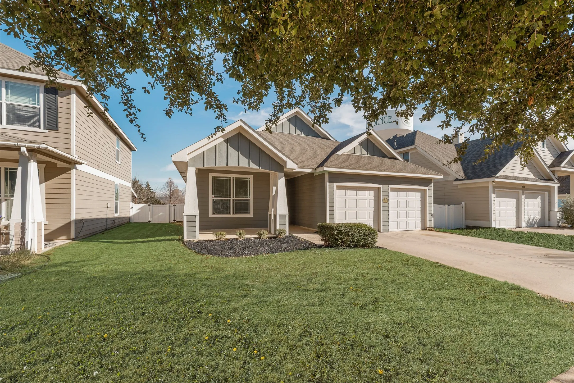 Single Family Residence For Sale in Denton County , 1724 Murphy Court, Providence Village, Texas 76227, 3 Bedroom, 2 Bathroom, 2 Garage spaces, 1,687 Sqft, built in 2010, mls#21154447, Real Estate Agent in Providence Village, Homes For Sale in Denton county, Homes For Sale in Providence Village, Realtor in Providence Village Texas, Real Estate Brokerage Independent Realty Texas, Luminita Cordes Realtor