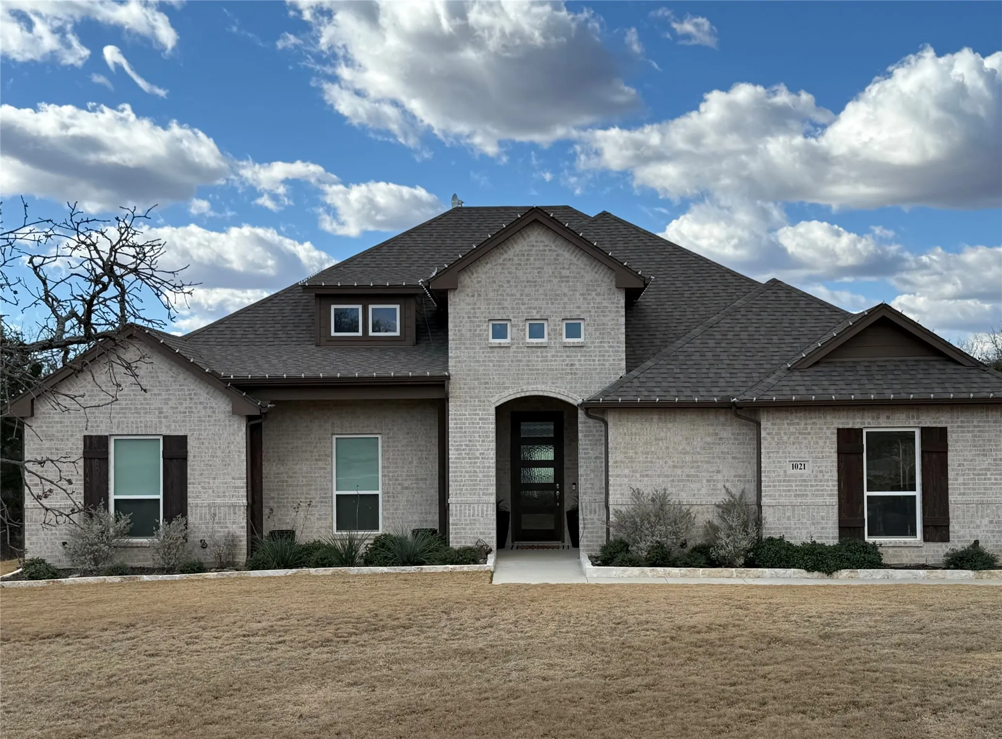Single Family Residence For Sale in Parker County , 1021 Churchill Lane, Millsap, Texas 76066, 4 Bedrooms, 2 Bathrooms, 2 Garage spaces, 2,323 Sqft, built in 2021, Preowned, Price $739,900, mls#21139489, Real Estate Agent in Millsap, Homes For Sale in Parker county, Homes For Sale in Millsap, Realtor in Millsap Texas, Real Estate Brokerage Independent Realty Texas, Luminita Cordes Realtor