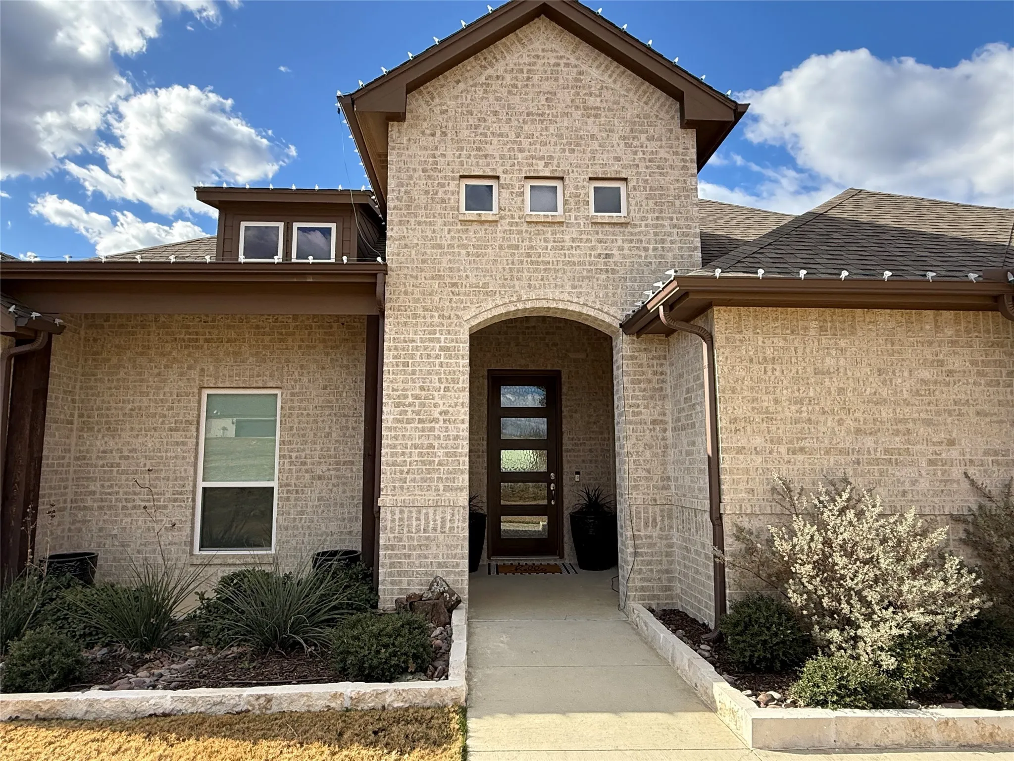 Single Family Residence For Sale in Parker County , 1021 Churchill Lane, Millsap, Texas 76066, 4 Bedrooms, 2 Bathrooms, 2 Garage spaces, 2,323 Sqft, built in 2021, Preowned, Price $739,900, mls#21139489, Real Estate Agent in Millsap, Homes For Sale in Parker county, Homes For Sale in Millsap, Realtor in Millsap Texas, Real Estate Brokerage Independent Realty Texas, Luminita Cordes Realtor