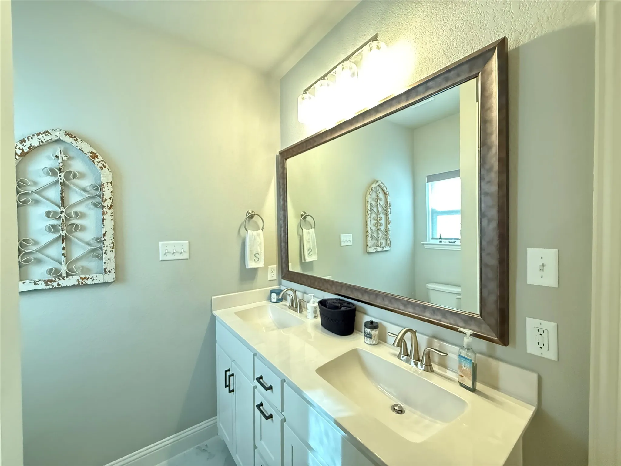 Single Family Residence For Sale in Parker County , 1021 Churchill Lane, Millsap, Texas 76066, 4 Bedrooms, 2 Bathrooms, 2 Garage spaces, 2,323 Sqft, built in 2021, Preowned, Price $739,900, mls#21139489, Real Estate Agent in Millsap, Homes For Sale in Parker county, Homes For Sale in Millsap, Realtor in Millsap Texas, Real Estate Brokerage Independent Realty Texas, Luminita Cordes Realtor