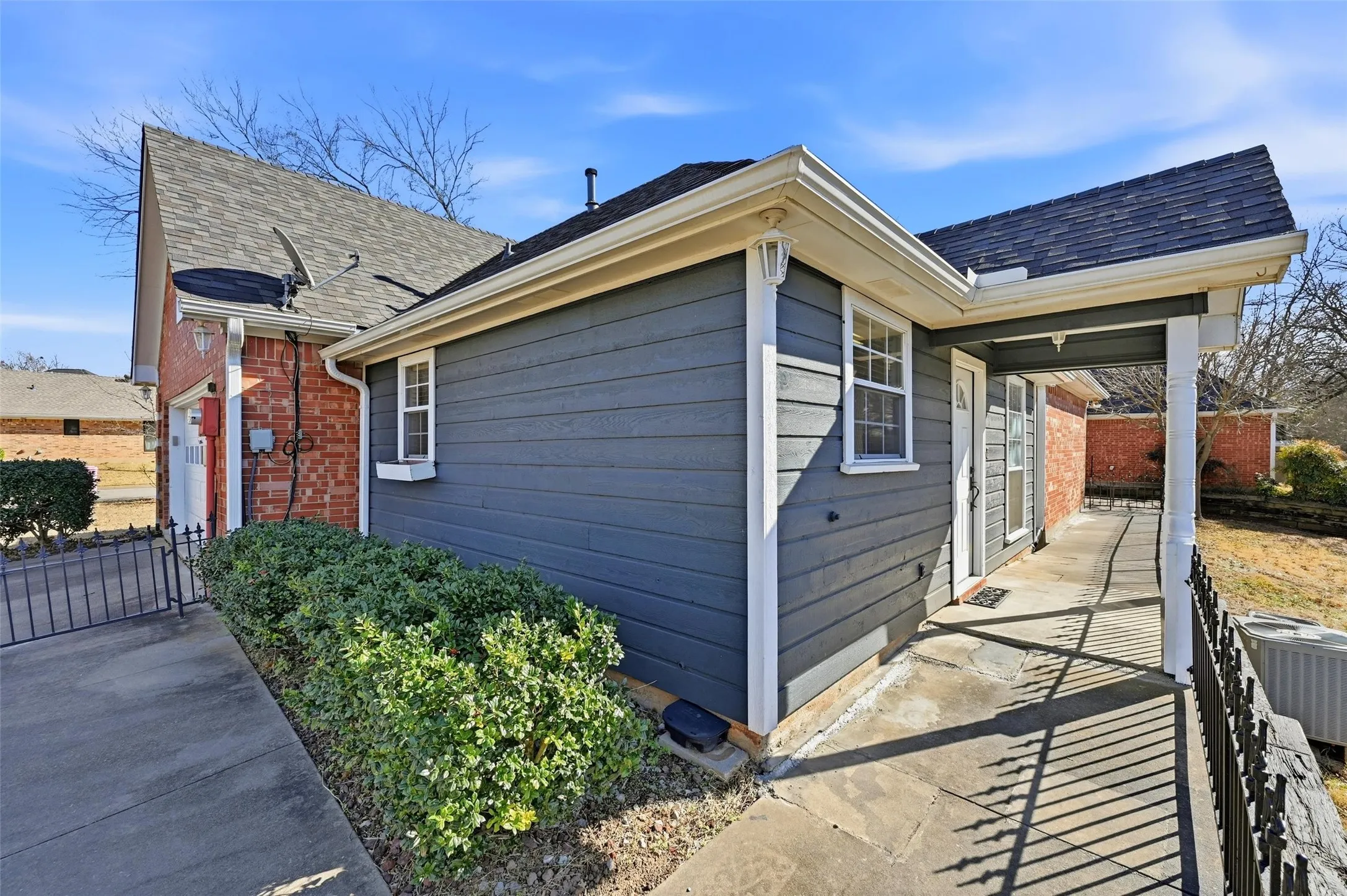Single Family Residence For Sale in Grayson County , 2210 Meadows Lane, Sherman, Texas 75092, 4 Bedroom, 5 Bathroom, 2 Garage spaces, 3,301 Sqft, built in 1993, Preowned, mls#21153981, Real Estate Agent in Sherman, Homes For Sale in Grayson county, Homes For Sale in Sherman, Realtor in Sherman Texas, Real Estate Brokerage Independent Realty Texas, Luminita Cordes Realtor