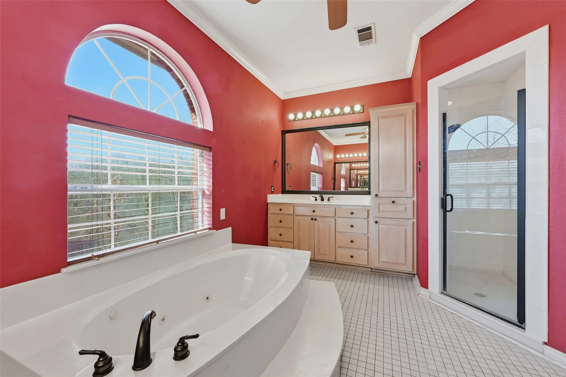 Single Family Residence For Sale in Grayson County , 2210 Meadows Lane, Sherman, Texas 75092, 4 Bedroom, 5 Bathroom, 2 Garage spaces, 3,301 Sqft, built in 1993, Preowned, mls#21153981, Real Estate Agent in Sherman, Homes For Sale in Grayson county, Homes For Sale in Sherman, Realtor in Sherman Texas, Real Estate Brokerage Independent Realty Texas, Luminita Cordes Realtor