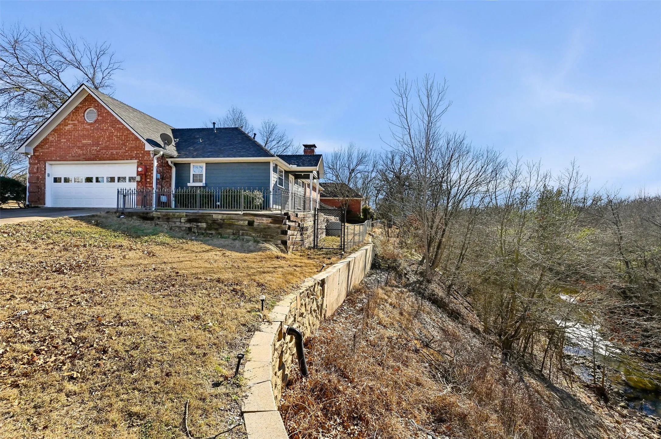 Single Family Residence For Sale in Grayson County , 2210 Meadows Lane, Sherman, Texas 75092, 4 Bedroom, 5 Bathroom, 2 Garage spaces, 3,301 Sqft, built in 1993, Preowned, mls#21153981, Real Estate Agent in Sherman, Homes For Sale in Grayson county, Homes For Sale in Sherman, Realtor in Sherman Texas, Real Estate Brokerage Independent Realty Texas, Luminita Cordes Realtor