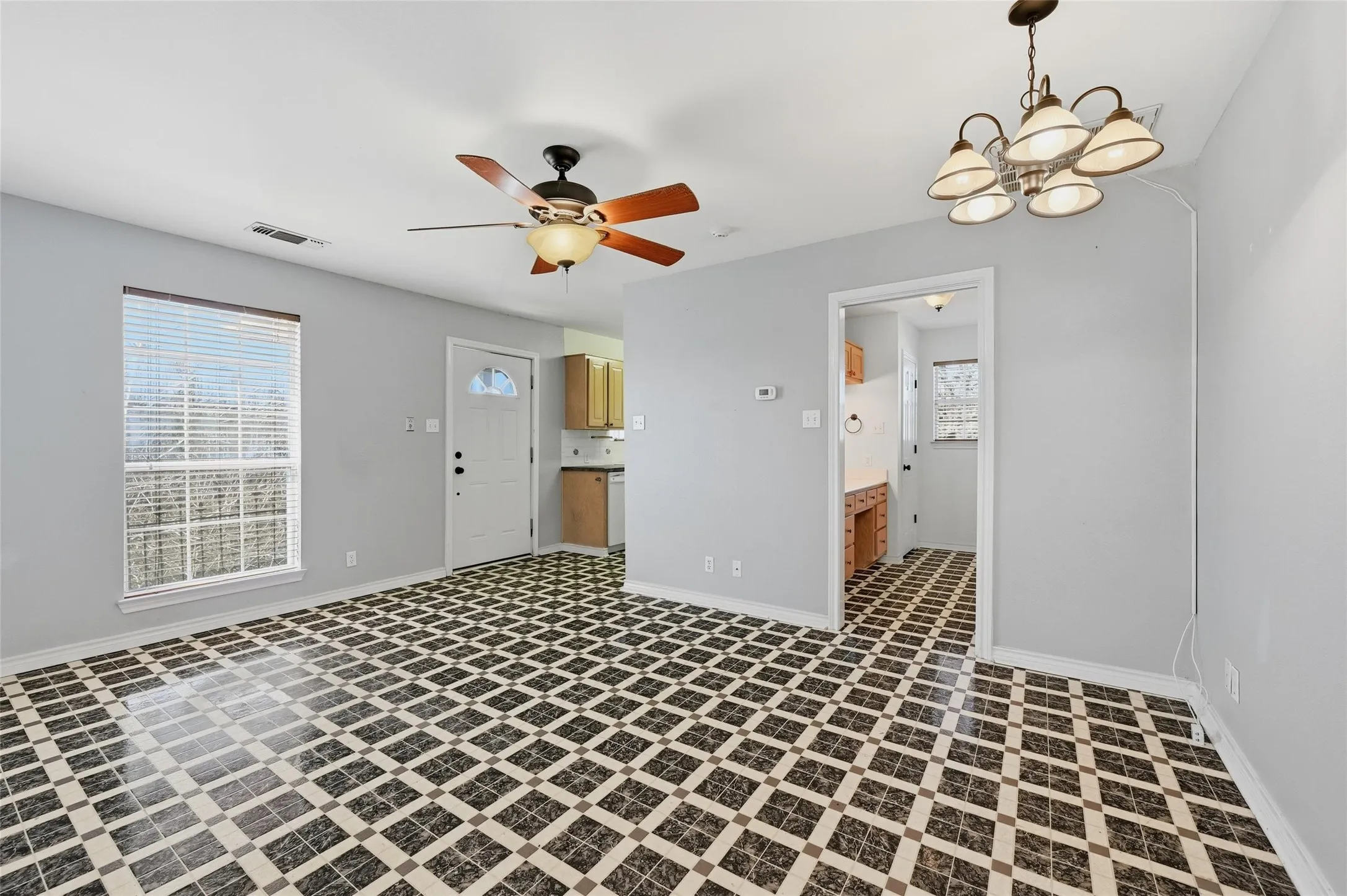 Single Family Residence For Sale in Grayson County , 2210 Meadows Lane, Sherman, Texas 75092, 4 Bedroom, 5 Bathroom, 2 Garage spaces, 3,301 Sqft, built in 1993, Preowned, mls#21153981, Real Estate Agent in Sherman, Homes For Sale in Grayson county, Homes For Sale in Sherman, Realtor in Sherman Texas, Real Estate Brokerage Independent Realty Texas, Luminita Cordes Realtor