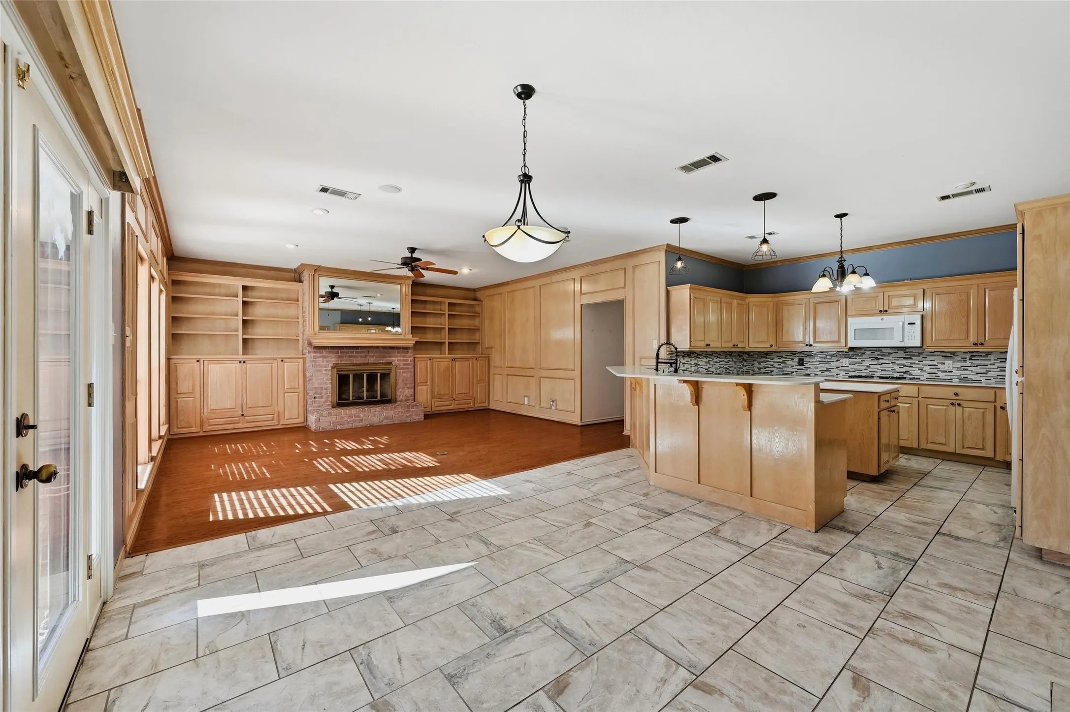 Single Family Residence For Sale in Grayson County , 2210 Meadows Lane, Sherman, Texas 75092, 4 Bedroom, 5 Bathroom, 2 Garage spaces, 3,301 Sqft, built in 1993, Preowned, mls#21153981, Real Estate Agent in Sherman, Homes For Sale in Grayson county, Homes For Sale in Sherman, Realtor in Sherman Texas, Real Estate Brokerage Independent Realty Texas, Luminita Cordes Realtor