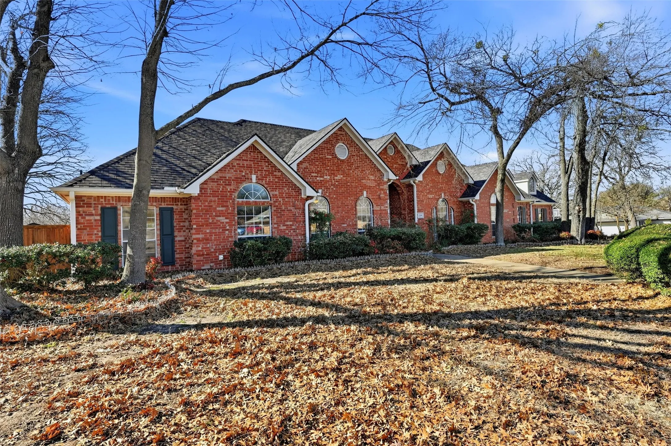 Single Family Residence For Sale in Grayson County , 2210 Meadows Lane, Sherman, Texas 75092, 4 Bedroom, 5 Bathroom, 2 Garage spaces, 3,301 Sqft, built in 1993, Preowned, mls#21153981, Real Estate Agent in Sherman, Homes For Sale in Grayson county, Homes For Sale in Sherman, Realtor in Sherman Texas, Real Estate Brokerage Independent Realty Texas, Luminita Cordes Realtor