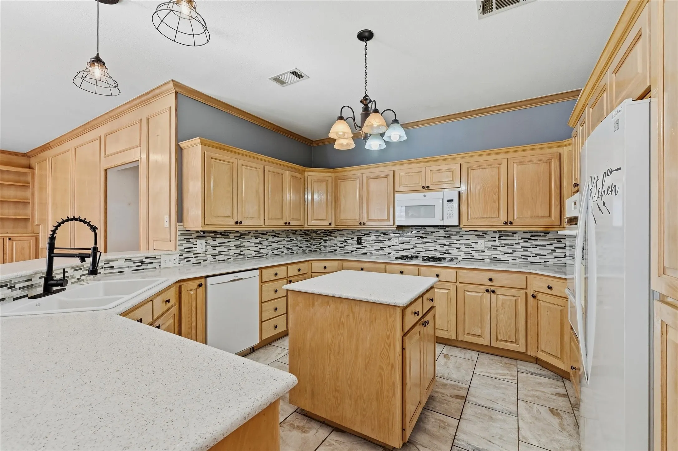 Single Family Residence For Sale in Grayson County , 2210 Meadows Lane, Sherman, Texas 75092, 4 Bedroom, 5 Bathroom, 2 Garage spaces, 3,301 Sqft, built in 1993, Preowned, mls#21153981, Real Estate Agent in Sherman, Homes For Sale in Grayson county, Homes For Sale in Sherman, Realtor in Sherman Texas, Real Estate Brokerage Independent Realty Texas, Luminita Cordes Realtor