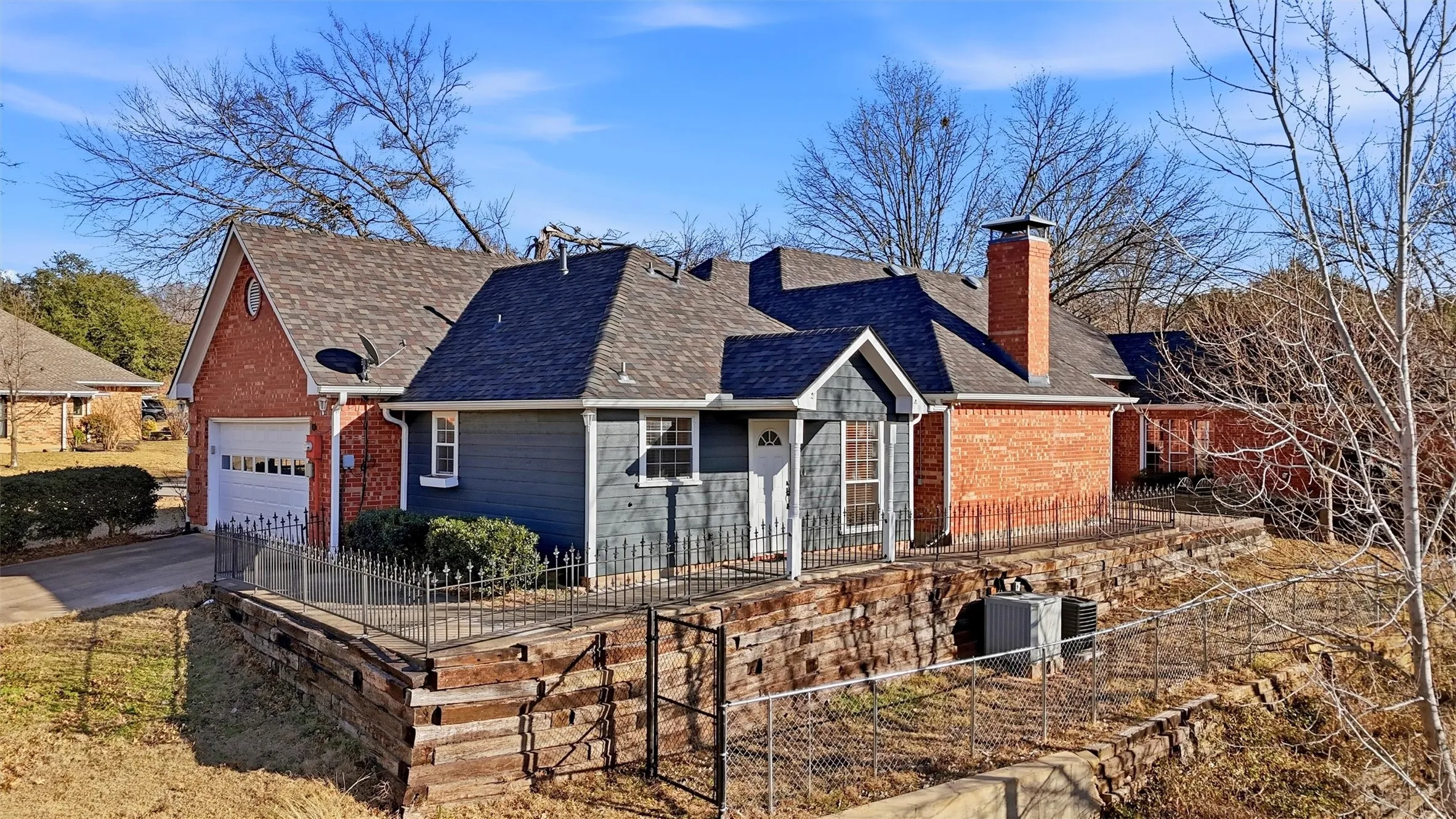 Single Family Residence For Sale in Grayson County , 2210 Meadows Lane, Sherman, Texas 75092, 4 Bedroom, 5 Bathroom, 2 Garage spaces, 3,301 Sqft, built in 1993, Preowned, mls#21153981, Real Estate Agent in Sherman, Homes For Sale in Grayson county, Homes For Sale in Sherman, Realtor in Sherman Texas, Real Estate Brokerage Independent Realty Texas, Luminita Cordes Realtor