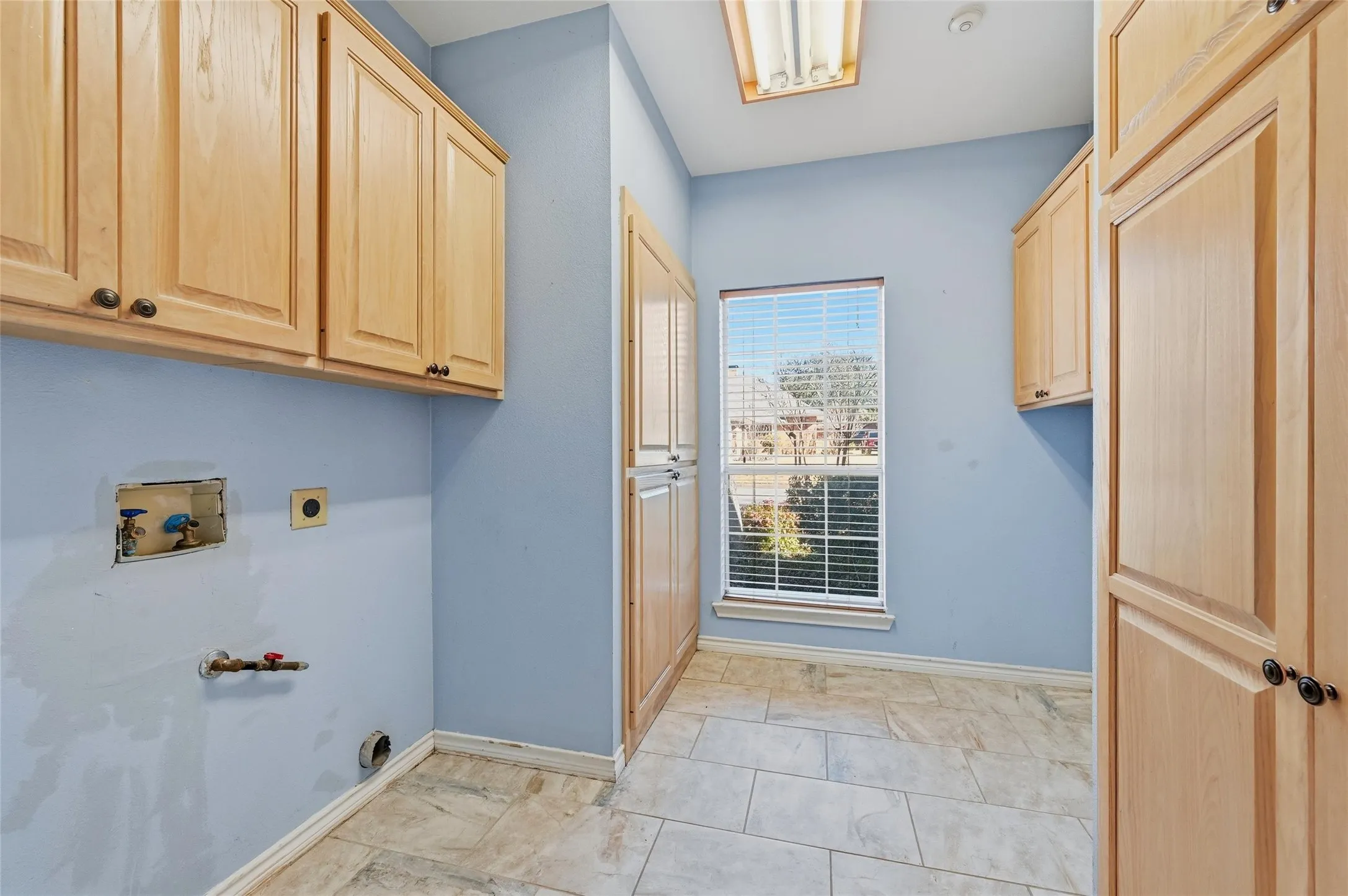 Single Family Residence For Sale in Grayson County , 2210 Meadows Lane, Sherman, Texas 75092, 4 Bedroom, 5 Bathroom, 2 Garage spaces, 3,301 Sqft, built in 1993, Preowned, mls#21153981, Real Estate Agent in Sherman, Homes For Sale in Grayson county, Homes For Sale in Sherman, Realtor in Sherman Texas, Real Estate Brokerage Independent Realty Texas, Luminita Cordes Realtor