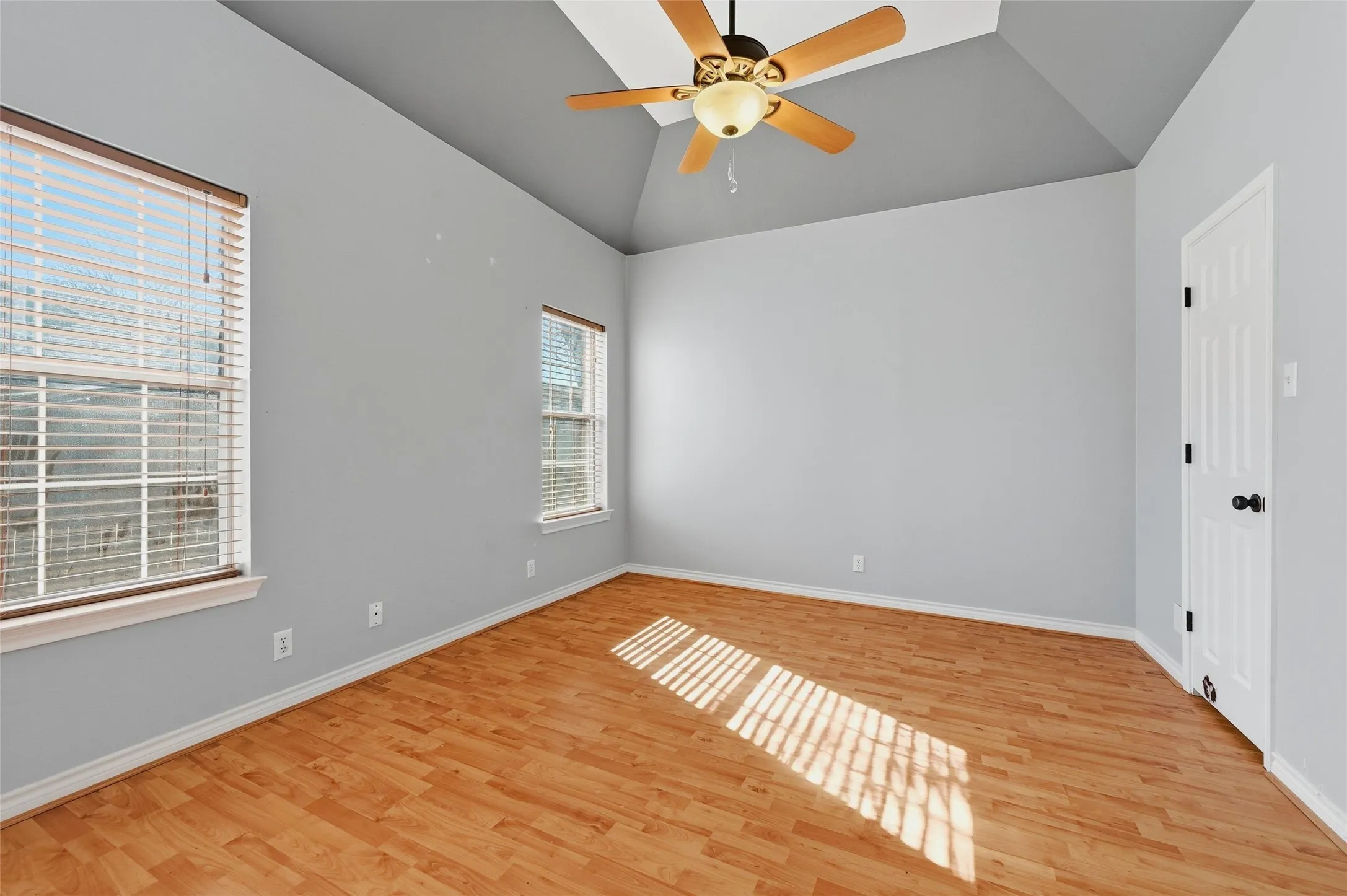 Single Family Residence For Sale in Grayson County , 2210 Meadows Lane, Sherman, Texas 75092, 4 Bedroom, 5 Bathroom, 2 Garage spaces, 3,301 Sqft, built in 1993, Preowned, mls#21153981, Real Estate Agent in Sherman, Homes For Sale in Grayson county, Homes For Sale in Sherman, Realtor in Sherman Texas, Real Estate Brokerage Independent Realty Texas, Luminita Cordes Realtor