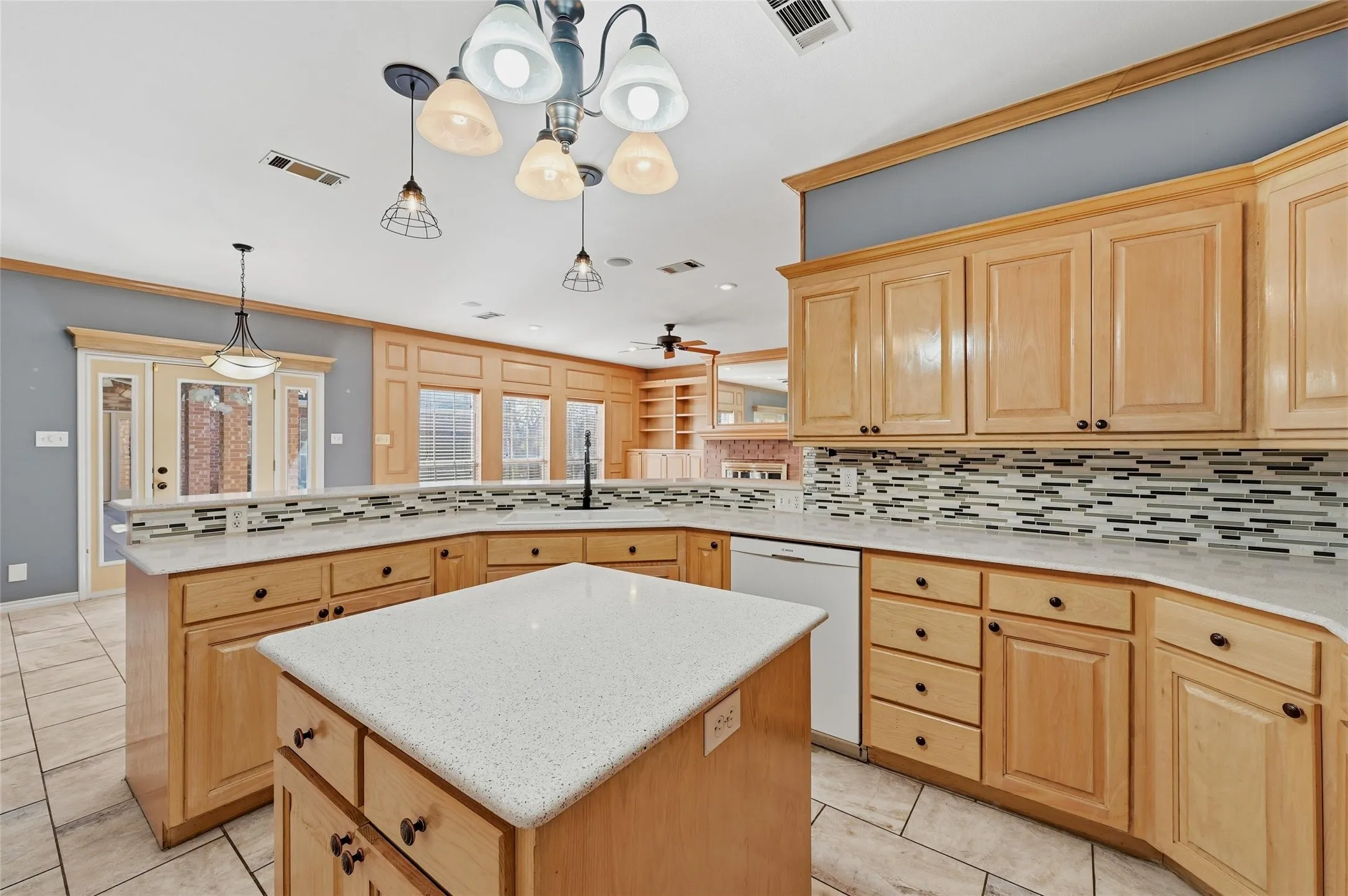 Single Family Residence For Sale in Grayson County , 2210 Meadows Lane, Sherman, Texas 75092, 4 Bedroom, 5 Bathroom, 2 Garage spaces, 3,301 Sqft, built in 1993, Preowned, mls#21153981, Real Estate Agent in Sherman, Homes For Sale in Grayson county, Homes For Sale in Sherman, Realtor in Sherman Texas, Real Estate Brokerage Independent Realty Texas, Luminita Cordes Realtor