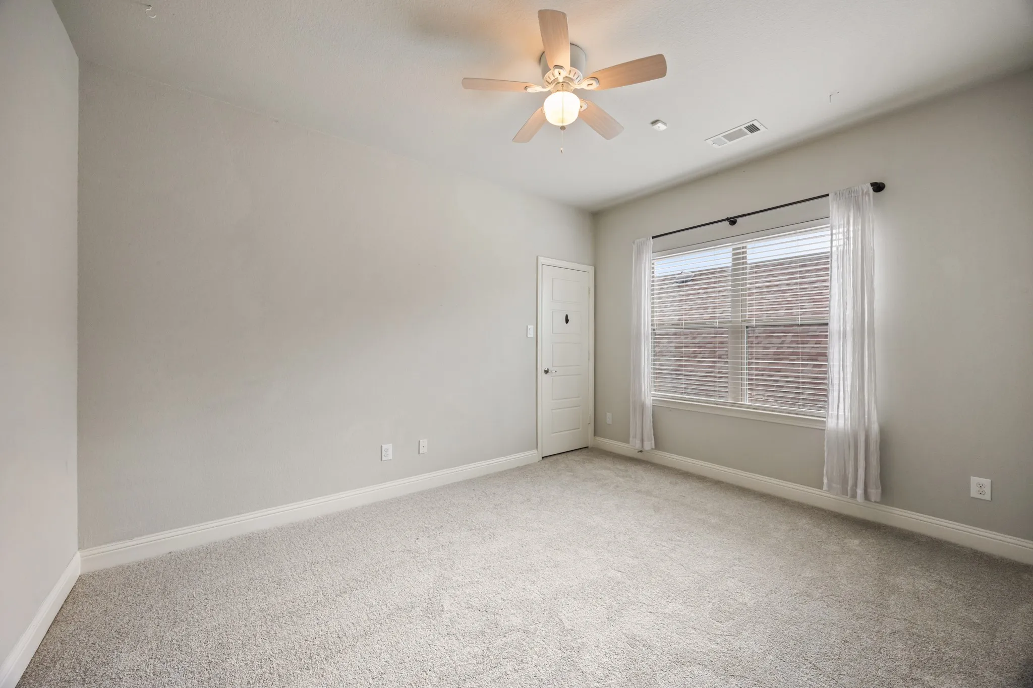 Single Family Residence For Sale in Denton County , 16701 Millenium Park Place, Prosper, Texas 75078, 4 Bedroom, 4 Bathroom, 2 Garage spaces, 3,305 Sqft, built in 2017, mls#21153221, Real Estate Agent in Prosper, Homes For Sale in Denton county, Homes For Sale in Prosper, Realtor in Prosper Texas, Real Estate Brokerage Independent Realty Texas, Luminita Cordes Realtor