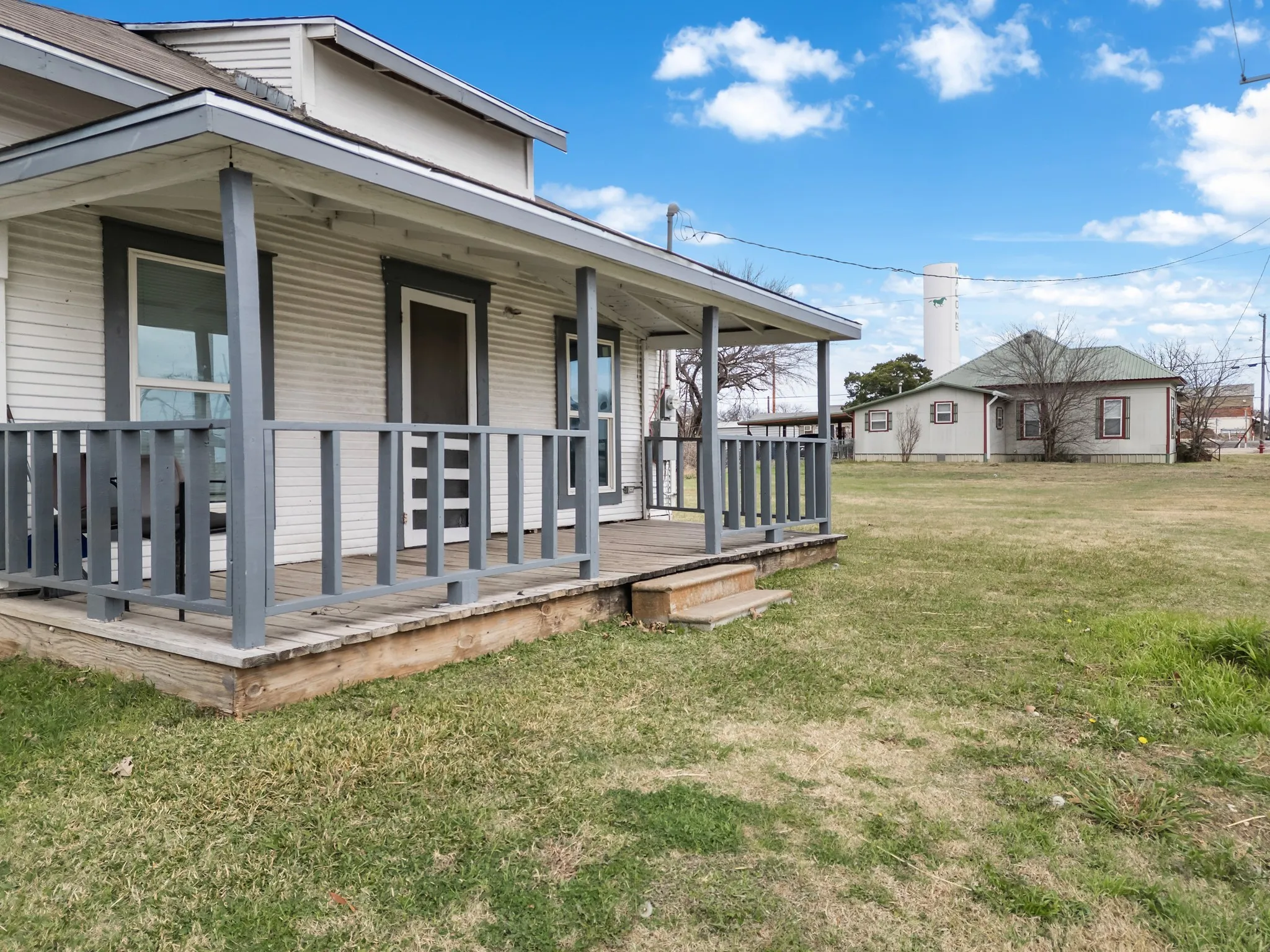 Single Family Residence For Sale in Hill County , 207 S Pecan Street, Malone, Texas 76660, 2 Bedrooms, 1 Bathroom, Garage spaces, 768 Sqft, built in 1900, Preowned, Price $99,000, mls#21152250, Real Estate Agent in Malone, Homes For Sale in Hill county, Homes For Sale in Malone, Realtor in Malone Texas, Real Estate Brokerage Independent Realty Texas, Luminita Cordes Realtor