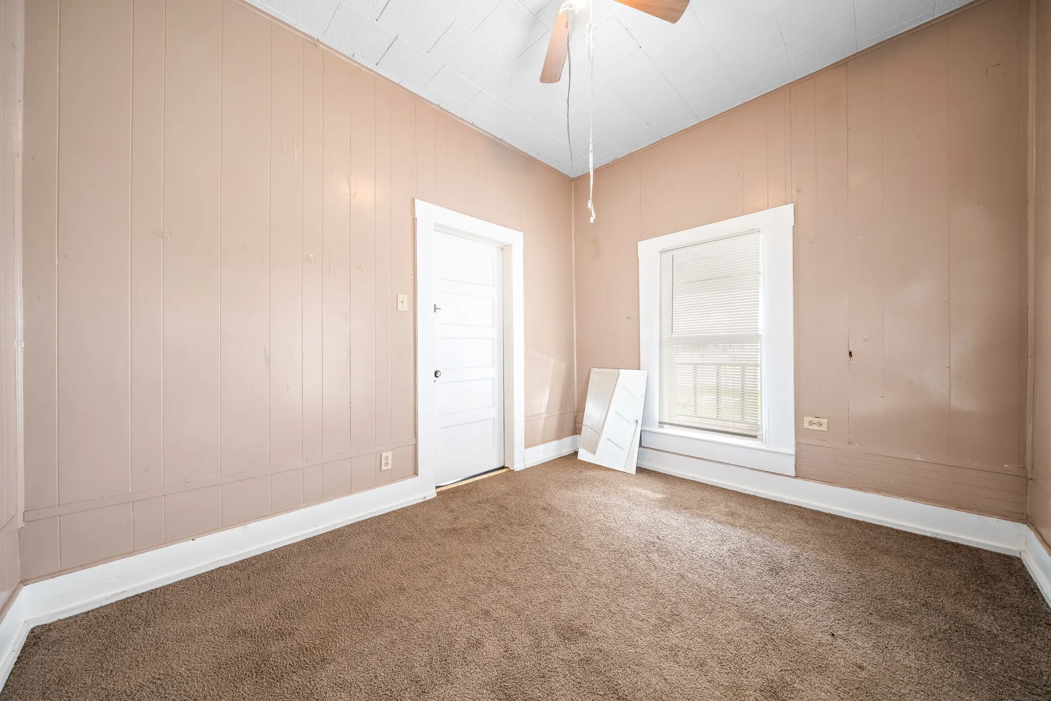 Single Family Residence For Sale in Hill County , 207 S Pecan Street, Malone, Texas 76660, 2 Bedrooms, 1 Bathroom, Garage spaces, 768 Sqft, built in 1900, Preowned, Price $99,000, mls#21152250, Real Estate Agent in Malone, Homes For Sale in Hill county, Homes For Sale in Malone, Realtor in Malone Texas, Real Estate Brokerage Independent Realty Texas, Luminita Cordes Realtor