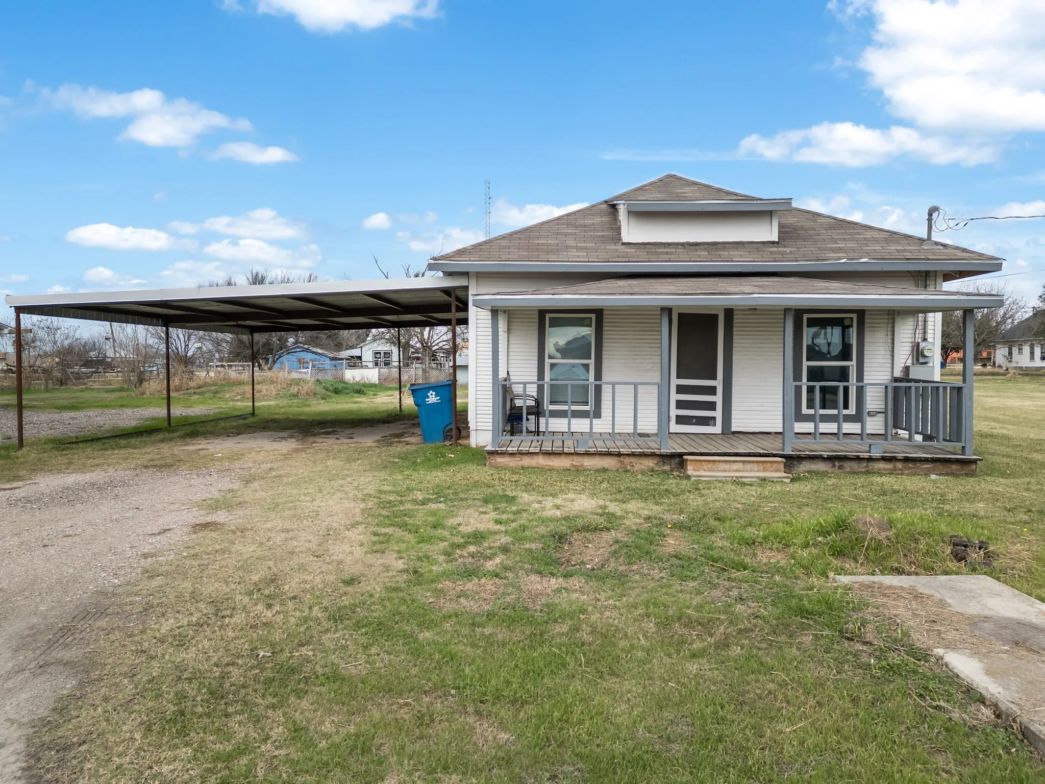 Single Family Residence For Sale in Hill County , 207 S Pecan Street, Malone, Texas 76660, 2 Bedrooms, 1 Bathroom, Garage spaces, 768 Sqft, built in 1900, Preowned, Price $99,000, mls#21152250, Real Estate Agent in Malone, Homes For Sale in Hill county, Homes For Sale in Malone, Realtor in Malone Texas, Real Estate Brokerage Independent Realty Texas, Luminita Cordes Realtor