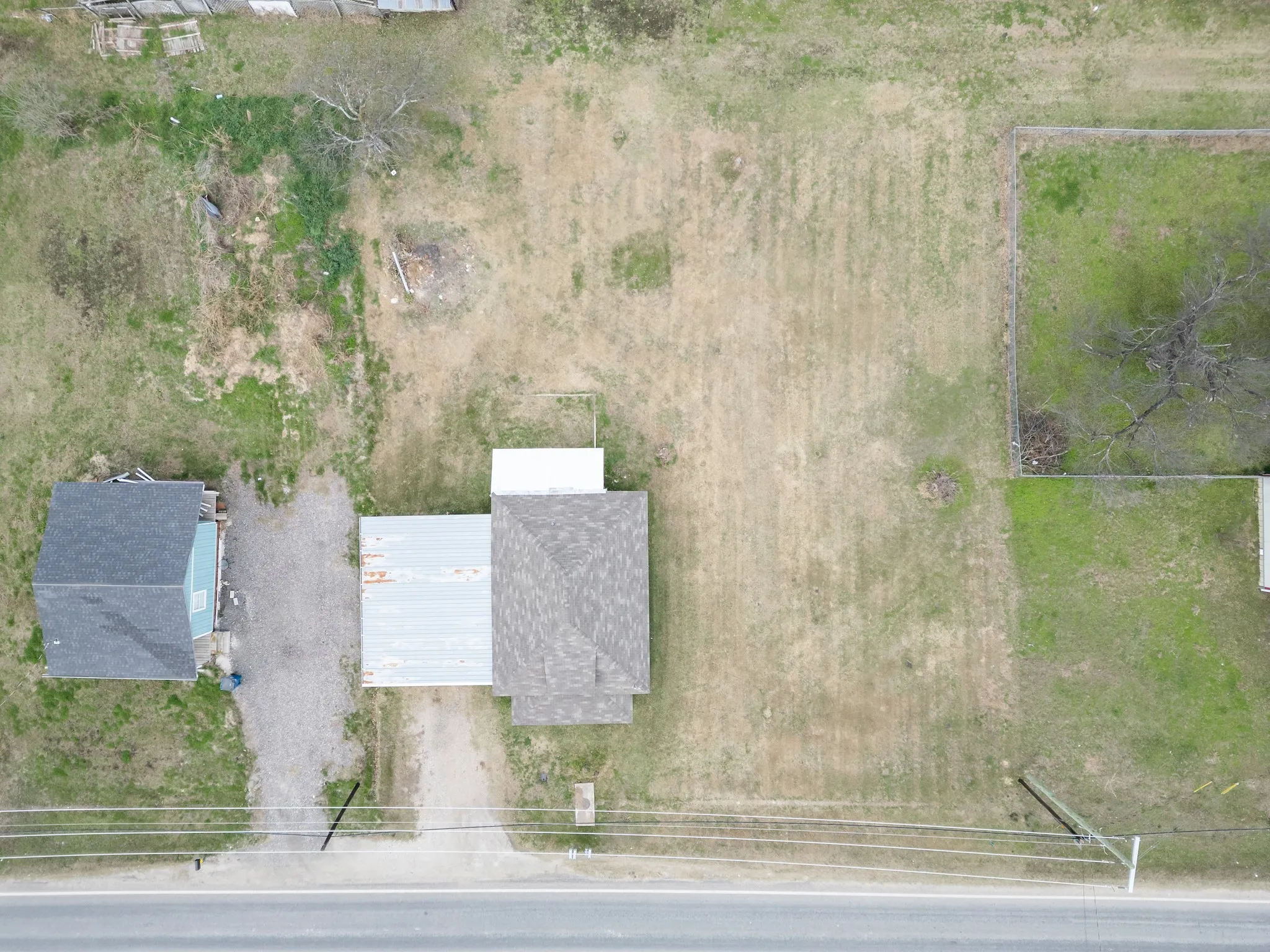 Single Family Residence For Sale in Hill County , 207 S Pecan Street, Malone, Texas 76660, 2 Bedrooms, 1 Bathroom, Garage spaces, 768 Sqft, built in 1900, Preowned, Price $99,000, mls#21152250, Real Estate Agent in Malone, Homes For Sale in Hill county, Homes For Sale in Malone, Realtor in Malone Texas, Real Estate Brokerage Independent Realty Texas, Luminita Cordes Realtor