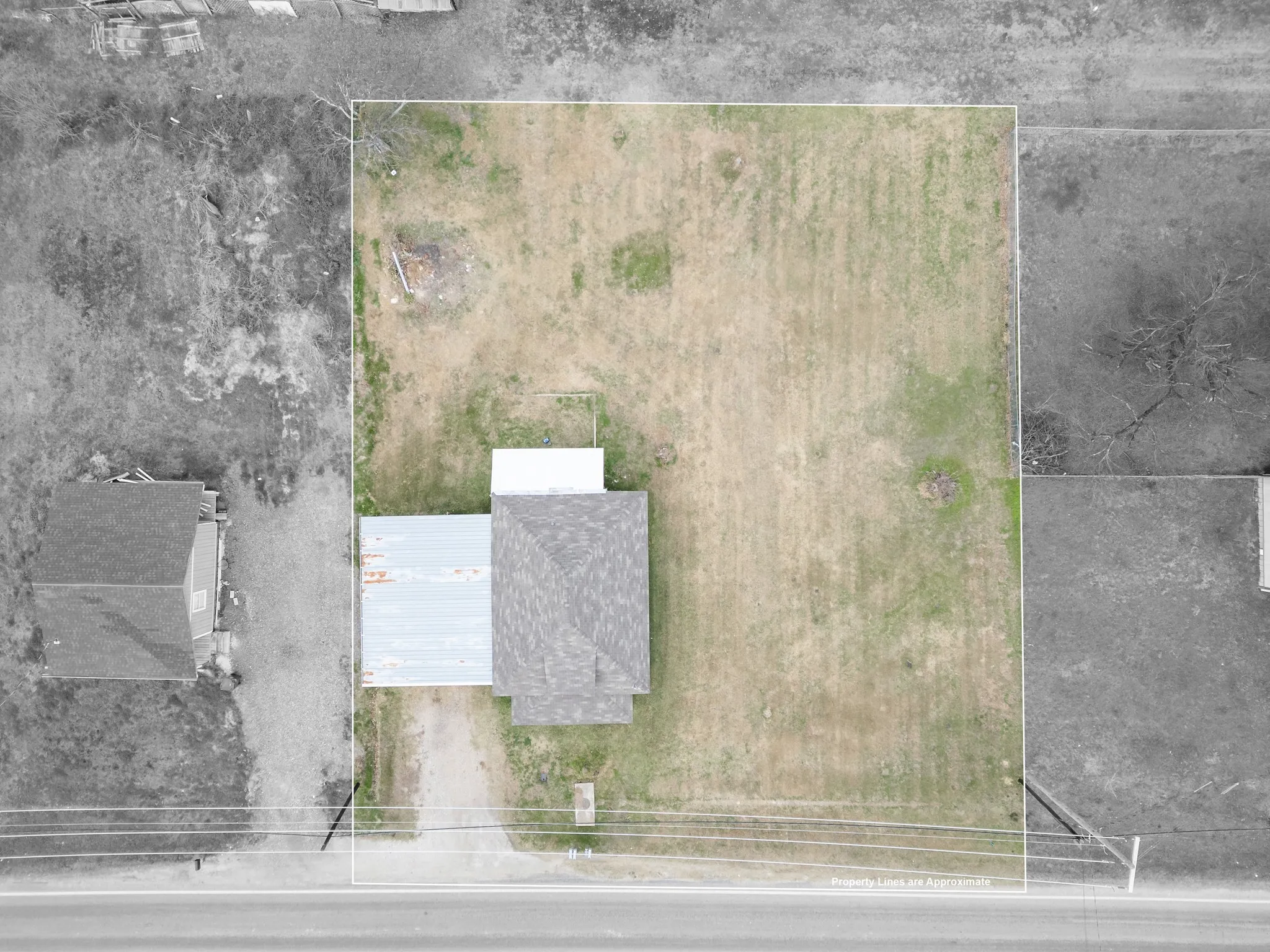Single Family Residence For Sale in Hill County , 207 S Pecan Street, Malone, Texas 76660, 2 Bedrooms, 1 Bathroom, Garage spaces, 768 Sqft, built in 1900, Preowned, Price $99,000, mls#21152250, Real Estate Agent in Malone, Homes For Sale in Hill county, Homes For Sale in Malone, Realtor in Malone Texas, Real Estate Brokerage Independent Realty Texas, Luminita Cordes Realtor