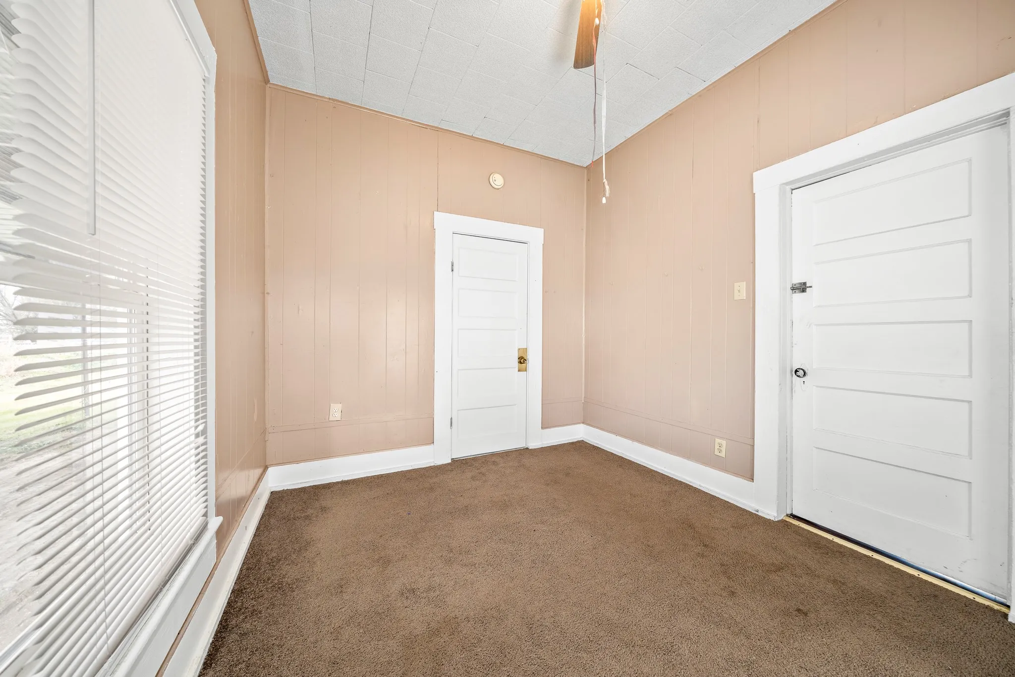 Single Family Residence For Sale in Hill County , 207 S Pecan Street, Malone, Texas 76660, 2 Bedrooms, 1 Bathroom, Garage spaces, 768 Sqft, built in 1900, Preowned, Price $99,000, mls#21152250, Real Estate Agent in Malone, Homes For Sale in Hill county, Homes For Sale in Malone, Realtor in Malone Texas, Real Estate Brokerage Independent Realty Texas, Luminita Cordes Realtor