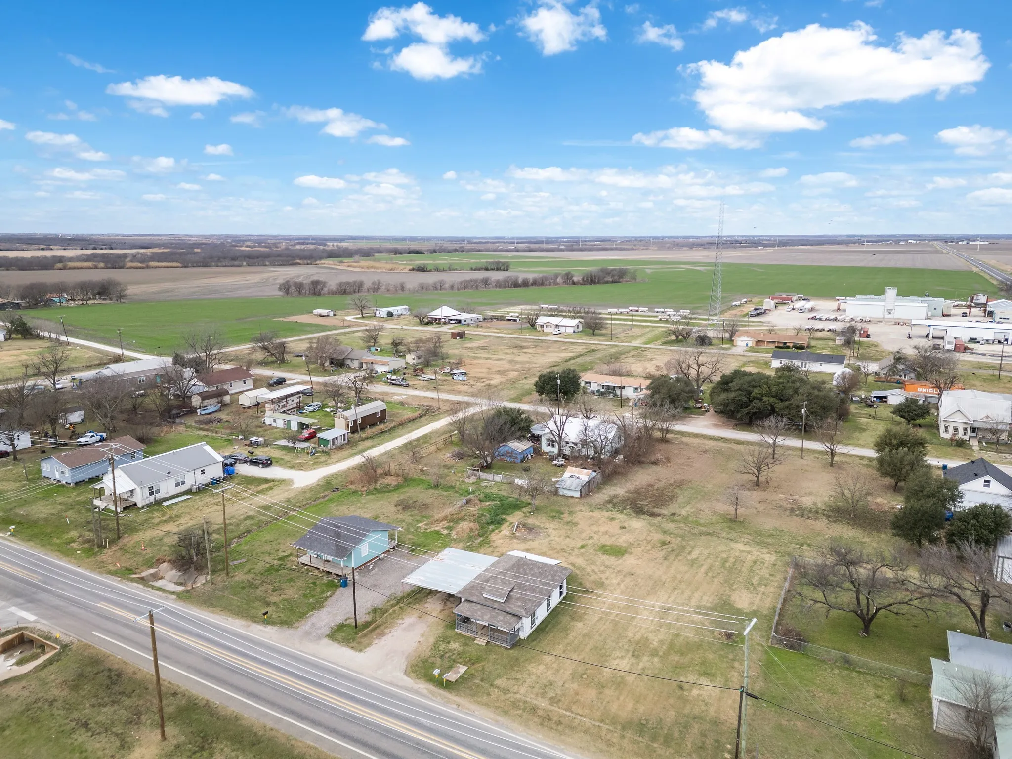 Single Family Residence For Sale in Hill County , 207 S Pecan Street, Malone, Texas 76660, 2 Bedrooms, 1 Bathroom, Garage spaces, 768 Sqft, built in 1900, Preowned, Price $99,000, mls#21152250, Real Estate Agent in Malone, Homes For Sale in Hill county, Homes For Sale in Malone, Realtor in Malone Texas, Real Estate Brokerage Independent Realty Texas, Luminita Cordes Realtor