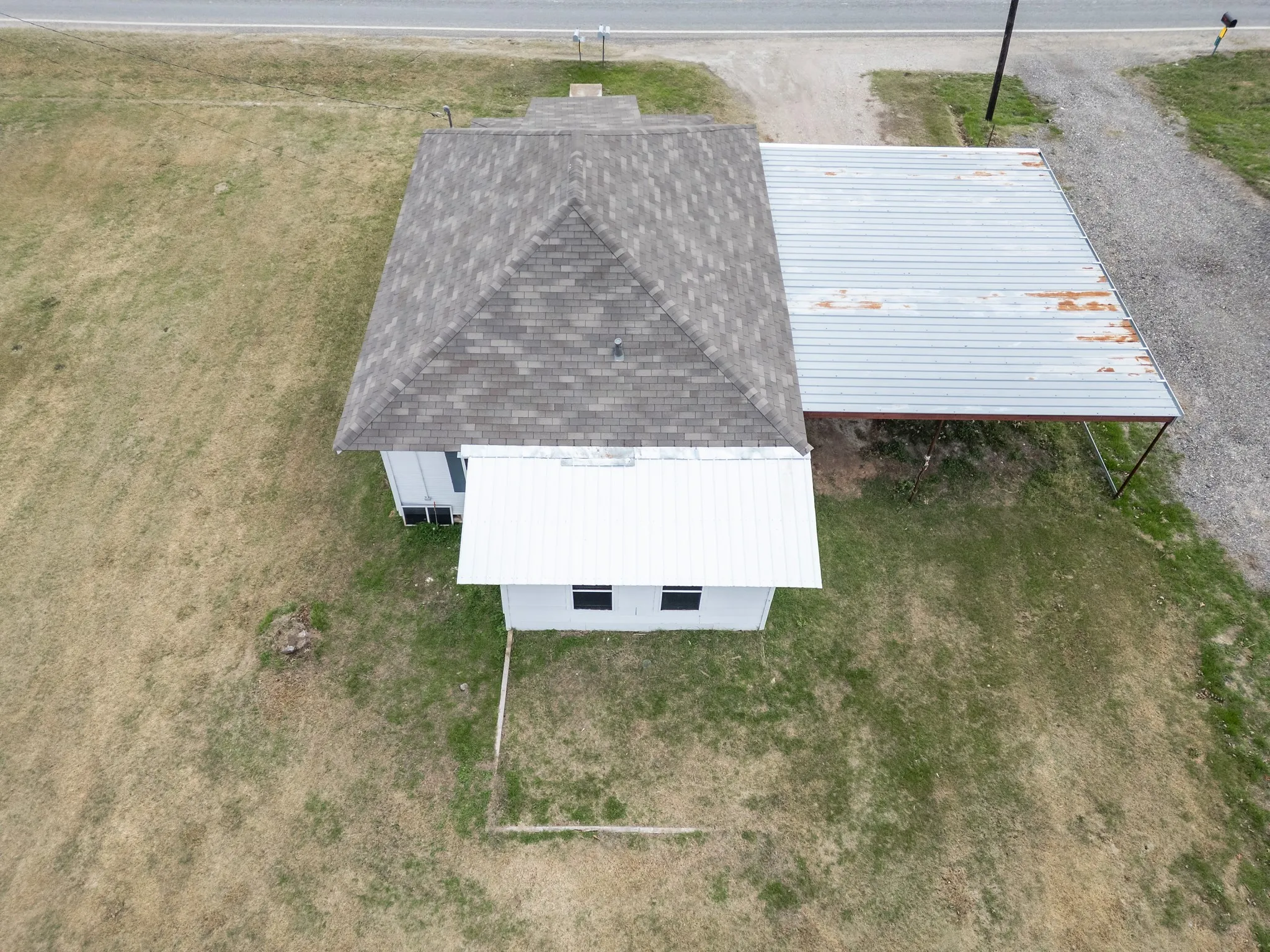 Single Family Residence For Sale in Hill County , 207 S Pecan Street, Malone, Texas 76660, 2 Bedrooms, 1 Bathroom, Garage spaces, 768 Sqft, built in 1900, Preowned, Price $99,000, mls#21152250, Real Estate Agent in Malone, Homes For Sale in Hill county, Homes For Sale in Malone, Realtor in Malone Texas, Real Estate Brokerage Independent Realty Texas, Luminita Cordes Realtor