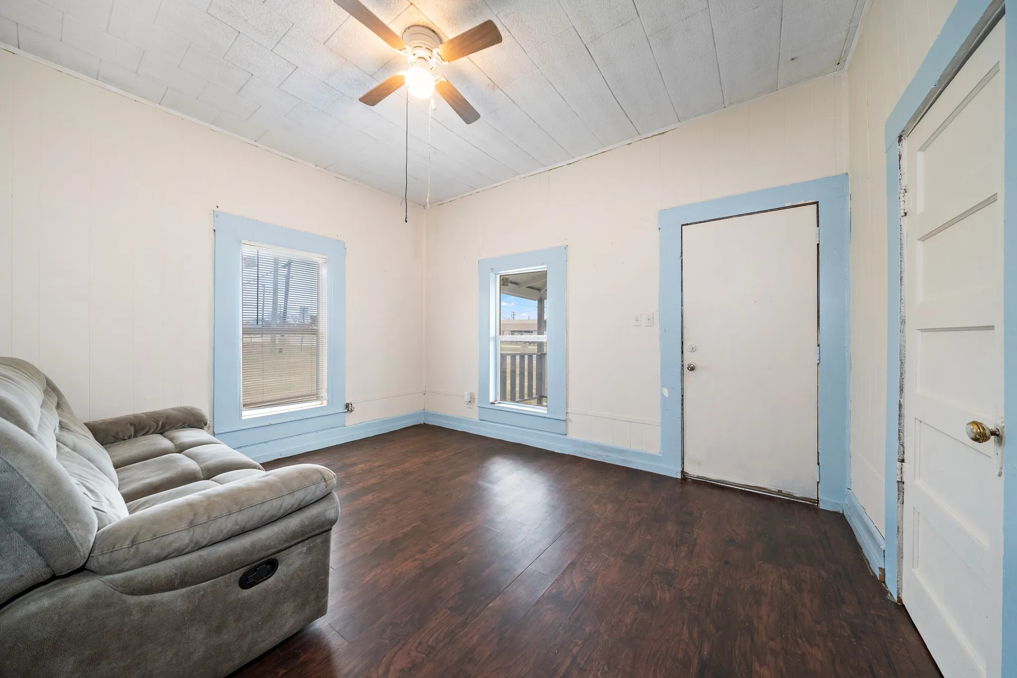 Single Family Residence For Sale in Hill County , 207 S Pecan Street, Malone, Texas 76660, 2 Bedrooms, 1 Bathroom, Garage spaces, 768 Sqft, built in 1900, Preowned, Price $99,000, mls#21152250, Real Estate Agent in Malone, Homes For Sale in Hill county, Homes For Sale in Malone, Realtor in Malone Texas, Real Estate Brokerage Independent Realty Texas, Luminita Cordes Realtor