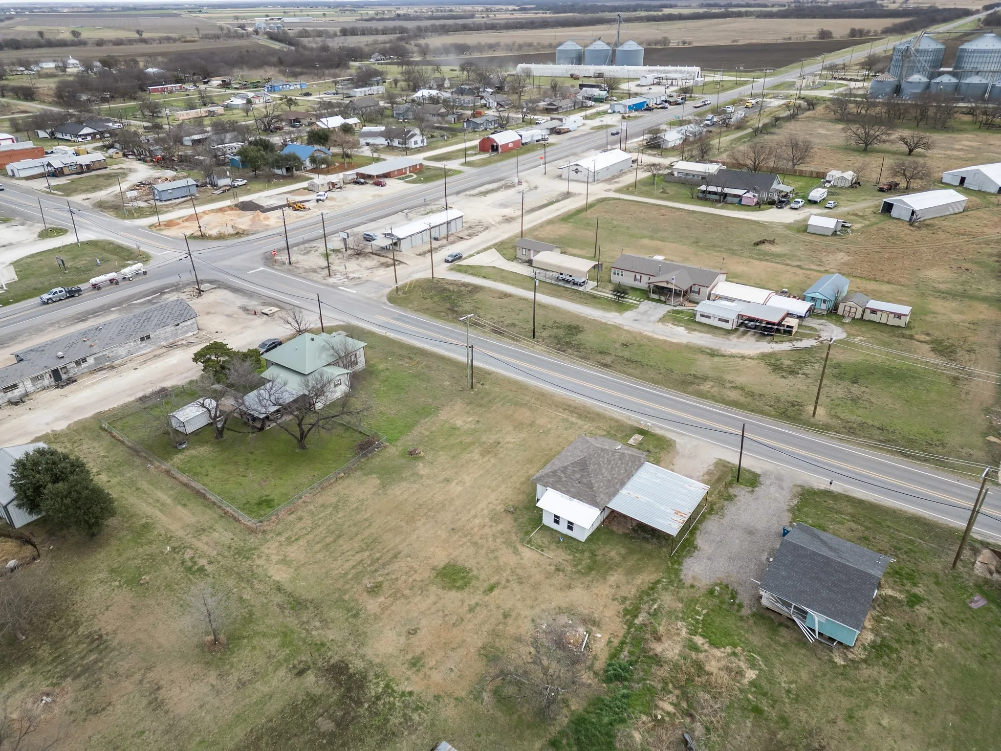 Single Family Residence For Sale in Hill County , 207 S Pecan Street, Malone, Texas 76660, 2 Bedrooms, 1 Bathroom, Garage spaces, 768 Sqft, built in 1900, Preowned, Price $99,000, mls#21152250, Real Estate Agent in Malone, Homes For Sale in Hill county, Homes For Sale in Malone, Realtor in Malone Texas, Real Estate Brokerage Independent Realty Texas, Luminita Cordes Realtor