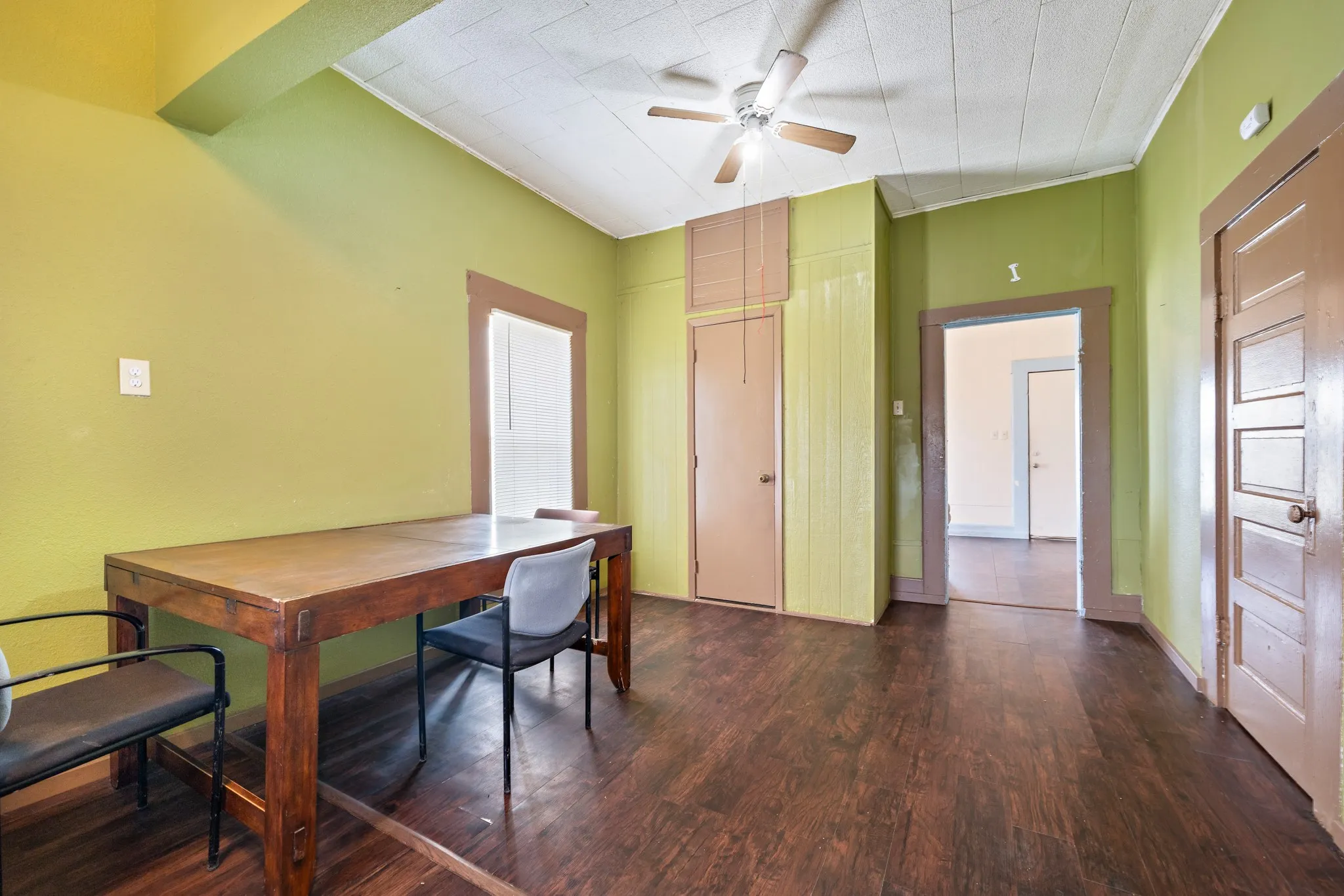 Single Family Residence For Sale in Hill County , 207 S Pecan Street, Malone, Texas 76660, 2 Bedrooms, 1 Bathroom, Garage spaces, 768 Sqft, built in 1900, Preowned, Price $99,000, mls#21152250, Real Estate Agent in Malone, Homes For Sale in Hill county, Homes For Sale in Malone, Realtor in Malone Texas, Real Estate Brokerage Independent Realty Texas, Luminita Cordes Realtor