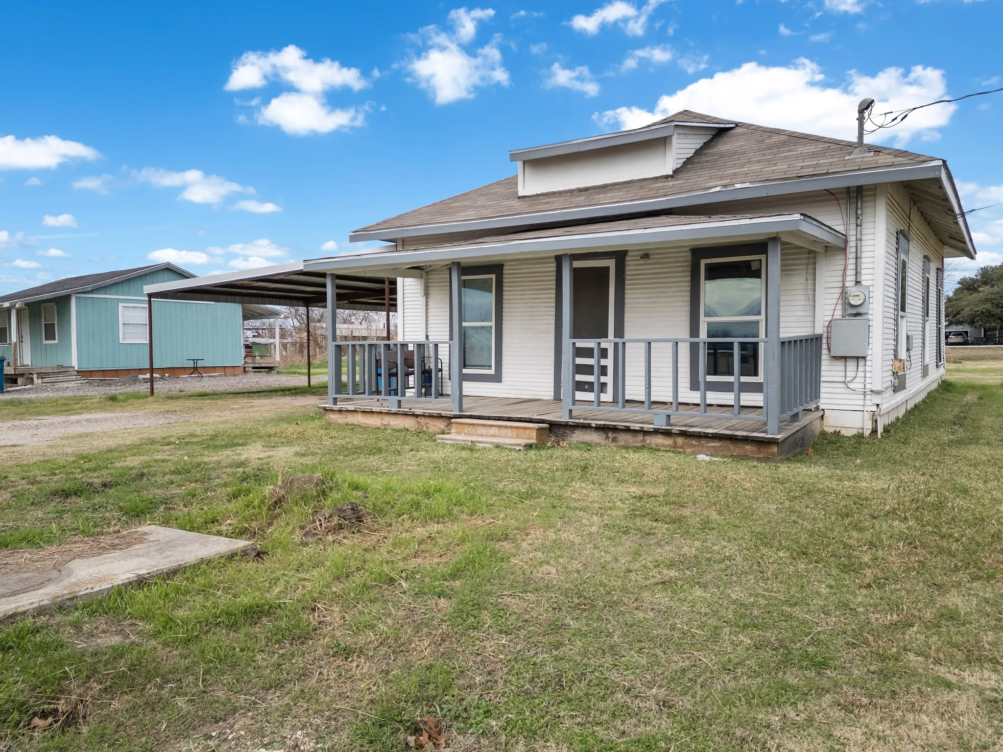 Single Family Residence For Sale in Hill County , 207 S Pecan Street, Malone, Texas 76660, 2 Bedrooms, 1 Bathroom, Garage spaces, 768 Sqft, built in 1900, Preowned, Price $99,000, mls#21152250, Real Estate Agent in Malone, Homes For Sale in Hill county, Homes For Sale in Malone, Realtor in Malone Texas, Real Estate Brokerage Independent Realty Texas, Luminita Cordes Realtor
