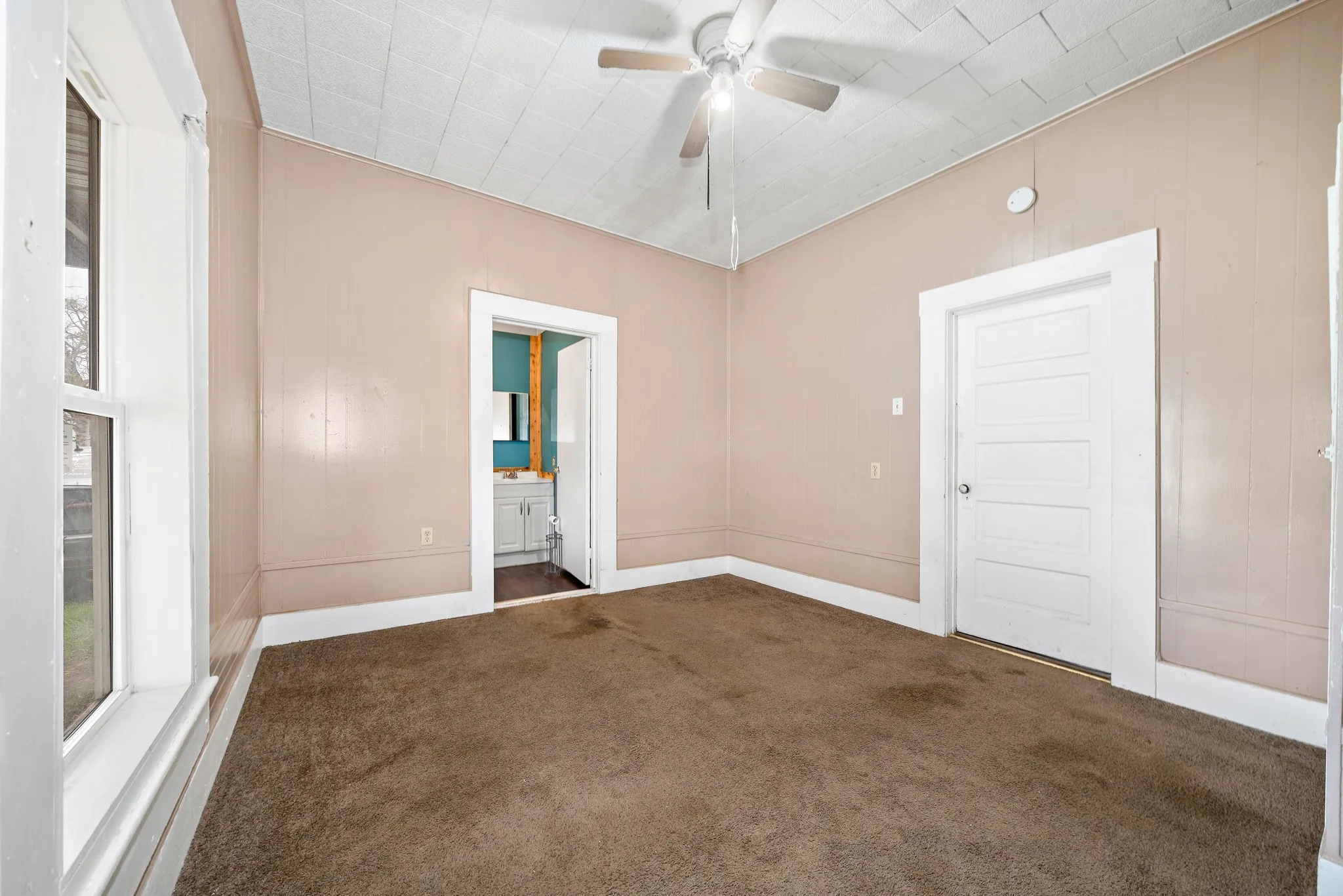 Single Family Residence For Sale in Hill County , 207 S Pecan Street, Malone, Texas 76660, 2 Bedrooms, 1 Bathroom, Garage spaces, 768 Sqft, built in 1900, Preowned, Price $99,000, mls#21152250, Real Estate Agent in Malone, Homes For Sale in Hill county, Homes For Sale in Malone, Realtor in Malone Texas, Real Estate Brokerage Independent Realty Texas, Luminita Cordes Realtor