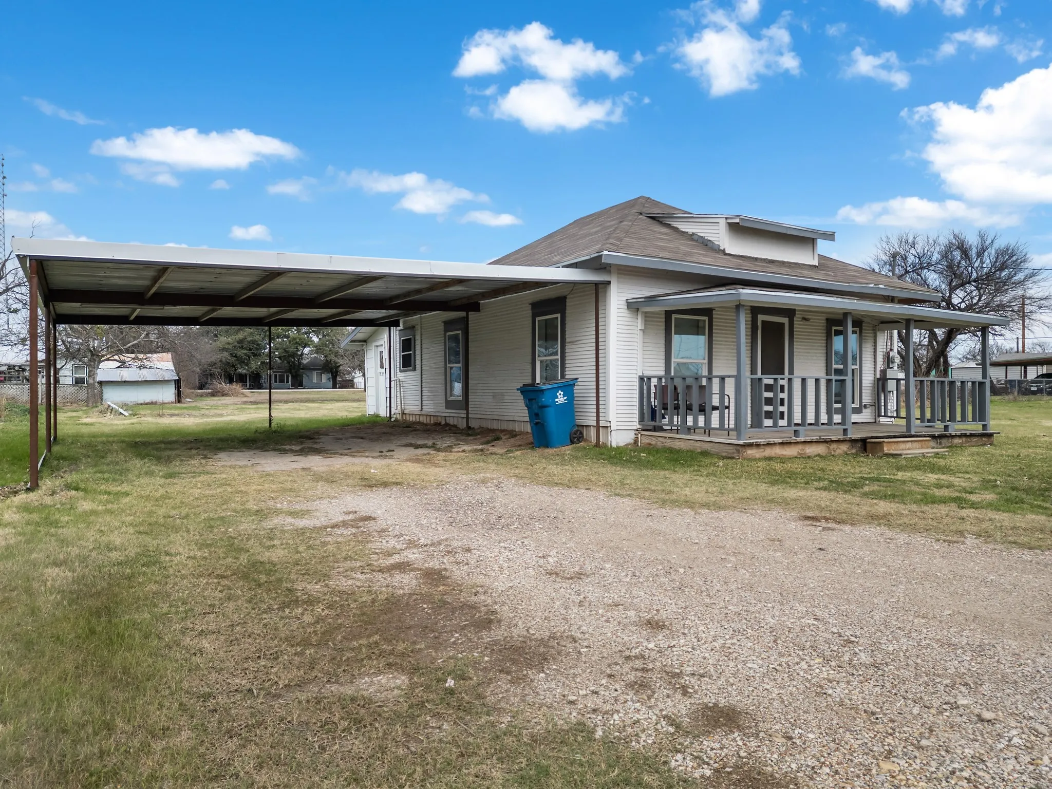 Single Family Residence For Sale in Hill County , 207 S Pecan Street, Malone, Texas 76660, 2 Bedrooms, 1 Bathroom, Garage spaces, 768 Sqft, built in 1900, Preowned, Price $99,000, mls#21152250, Real Estate Agent in Malone, Homes For Sale in Hill county, Homes For Sale in Malone, Realtor in Malone Texas, Real Estate Brokerage Independent Realty Texas, Luminita Cordes Realtor