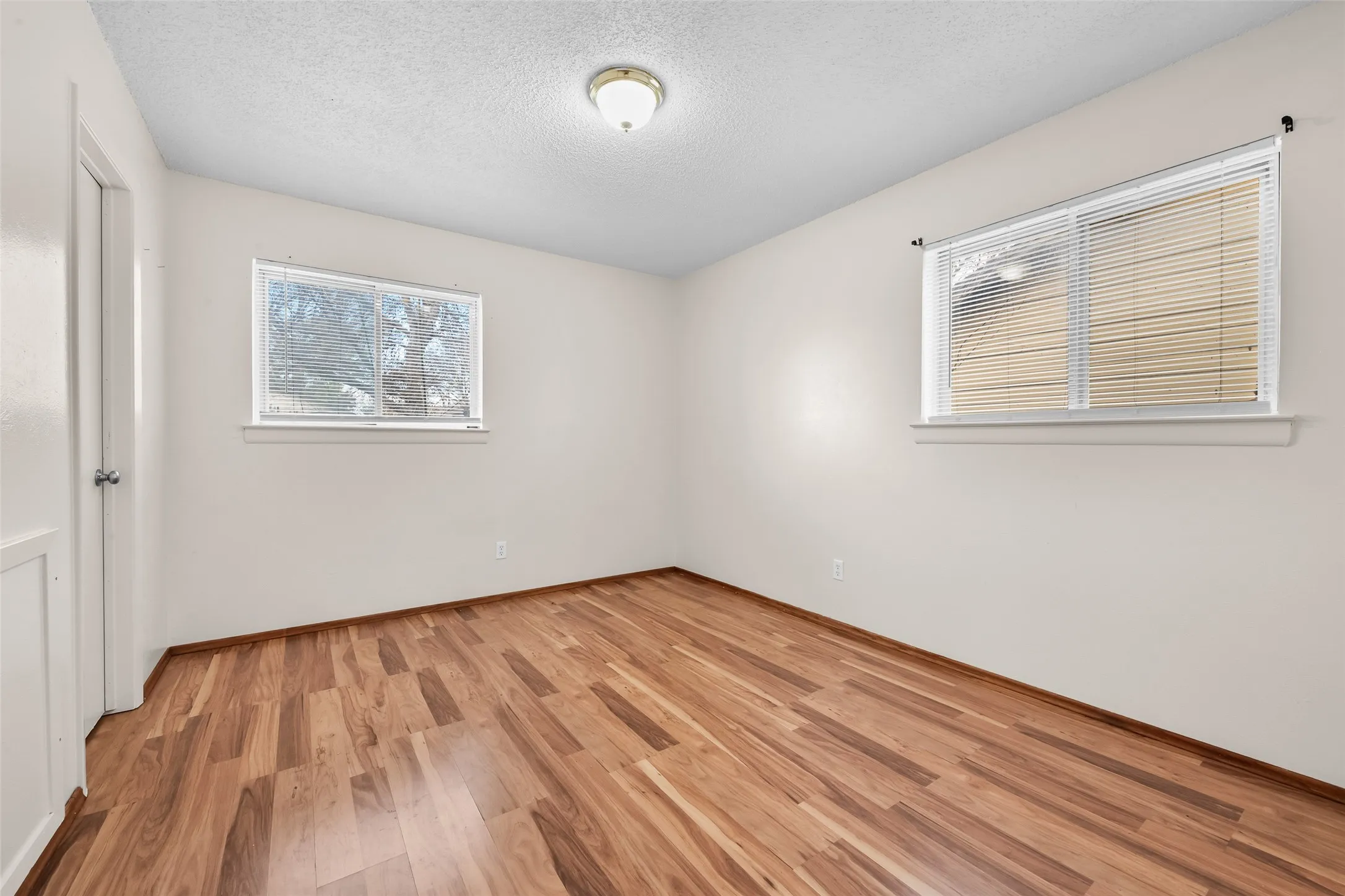 Single Family Residence For Sale in Tarrant County , 404 Vaden Avenue, Everman, Texas 76140, 3 Bedroom, 1 Bathroom, 1 Garage spaces, 999 Sqft, built in 1962, mls#21154724, Real Estate Agent in Everman, Homes For Sale in Tarrant county, Homes For Sale in Everman, Realtor in Everman Texas, Real Estate Brokerage Independent Realty Texas, Luminita Cordes Realtor
