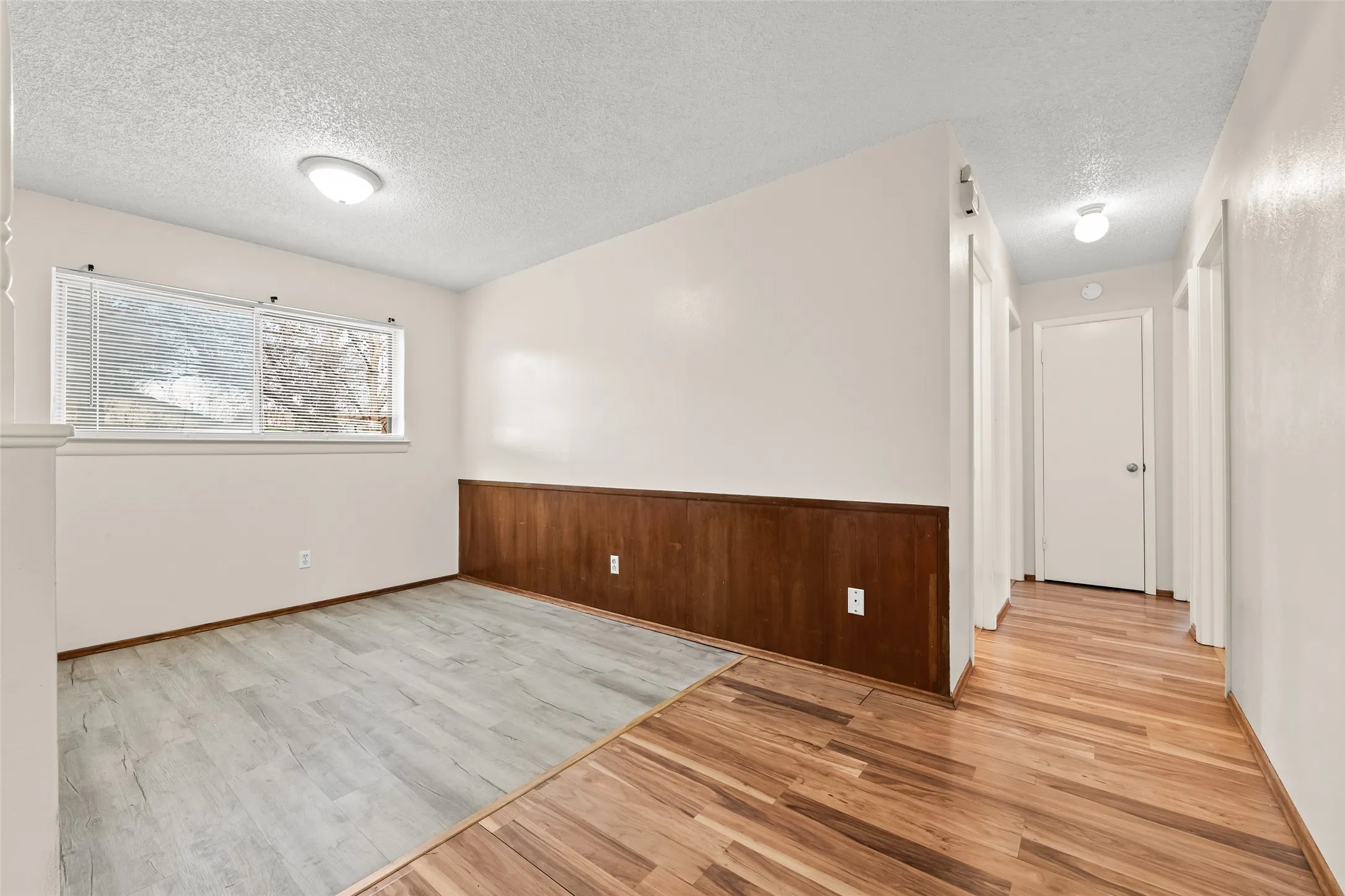 Single Family Residence For Sale in Tarrant County , 404 Vaden Avenue, Everman, Texas 76140, 3 Bedroom, 1 Bathroom, 1 Garage spaces, 999 Sqft, built in 1962, mls#21154724, Real Estate Agent in Everman, Homes For Sale in Tarrant county, Homes For Sale in Everman, Realtor in Everman Texas, Real Estate Brokerage Independent Realty Texas, Luminita Cordes Realtor