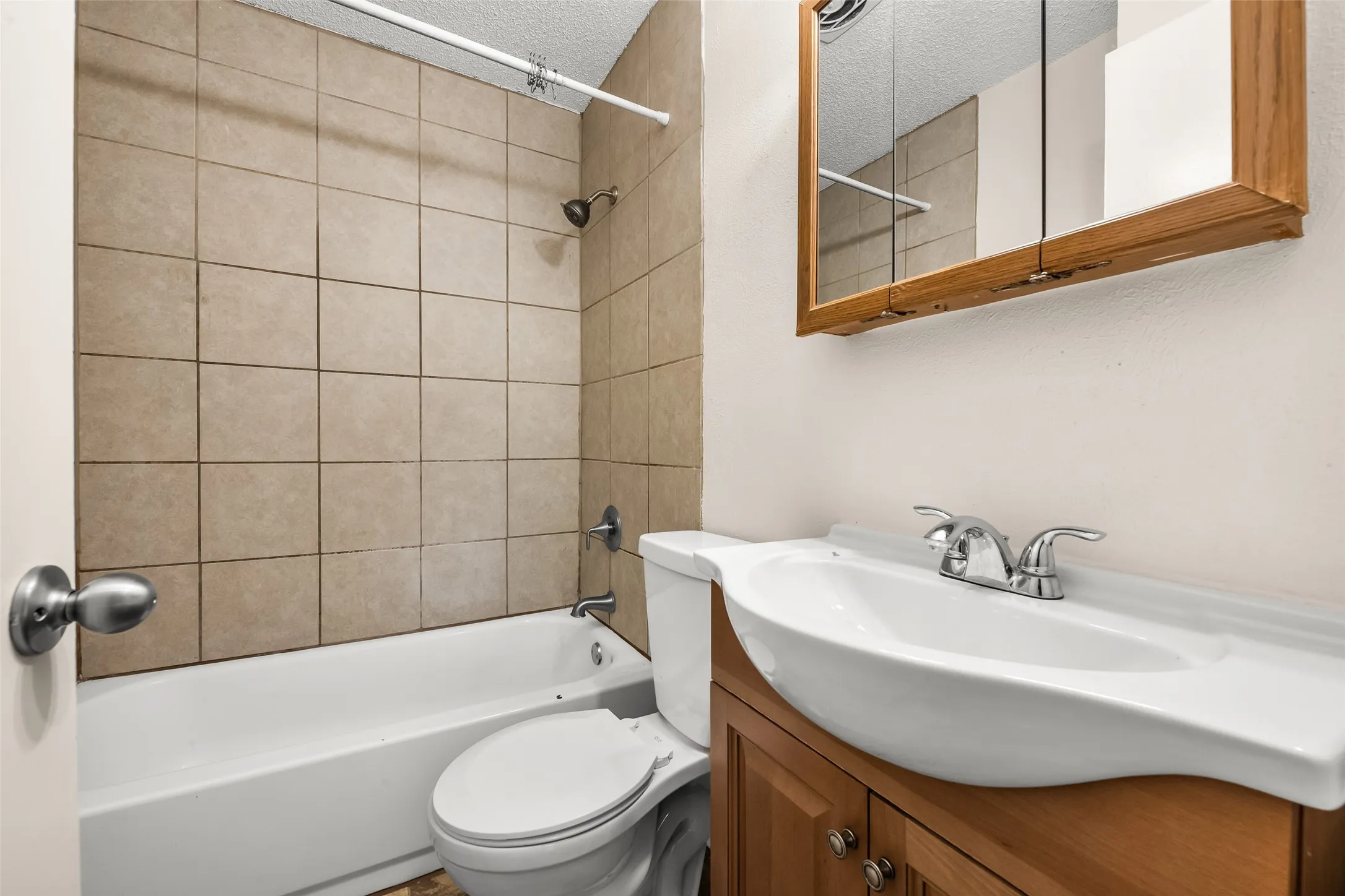 Single Family Residence For Sale in Tarrant County , 404 Vaden Avenue, Everman, Texas 76140, 3 Bedroom, 1 Bathroom, 1 Garage spaces, 999 Sqft, built in 1962, mls#21154724, Real Estate Agent in Everman, Homes For Sale in Tarrant county, Homes For Sale in Everman, Realtor in Everman Texas, Real Estate Brokerage Independent Realty Texas, Luminita Cordes Realtor