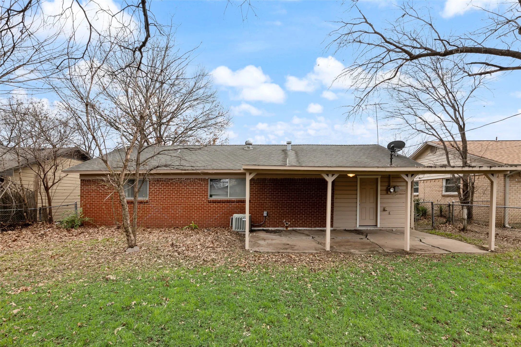 Single Family Residence For Sale in Tarrant County , 404 Vaden Avenue, Everman, Texas 76140, 3 Bedroom, 1 Bathroom, 1 Garage spaces, 999 Sqft, built in 1962, mls#21154724, Real Estate Agent in Everman, Homes For Sale in Tarrant county, Homes For Sale in Everman, Realtor in Everman Texas, Real Estate Brokerage Independent Realty Texas, Luminita Cordes Realtor
