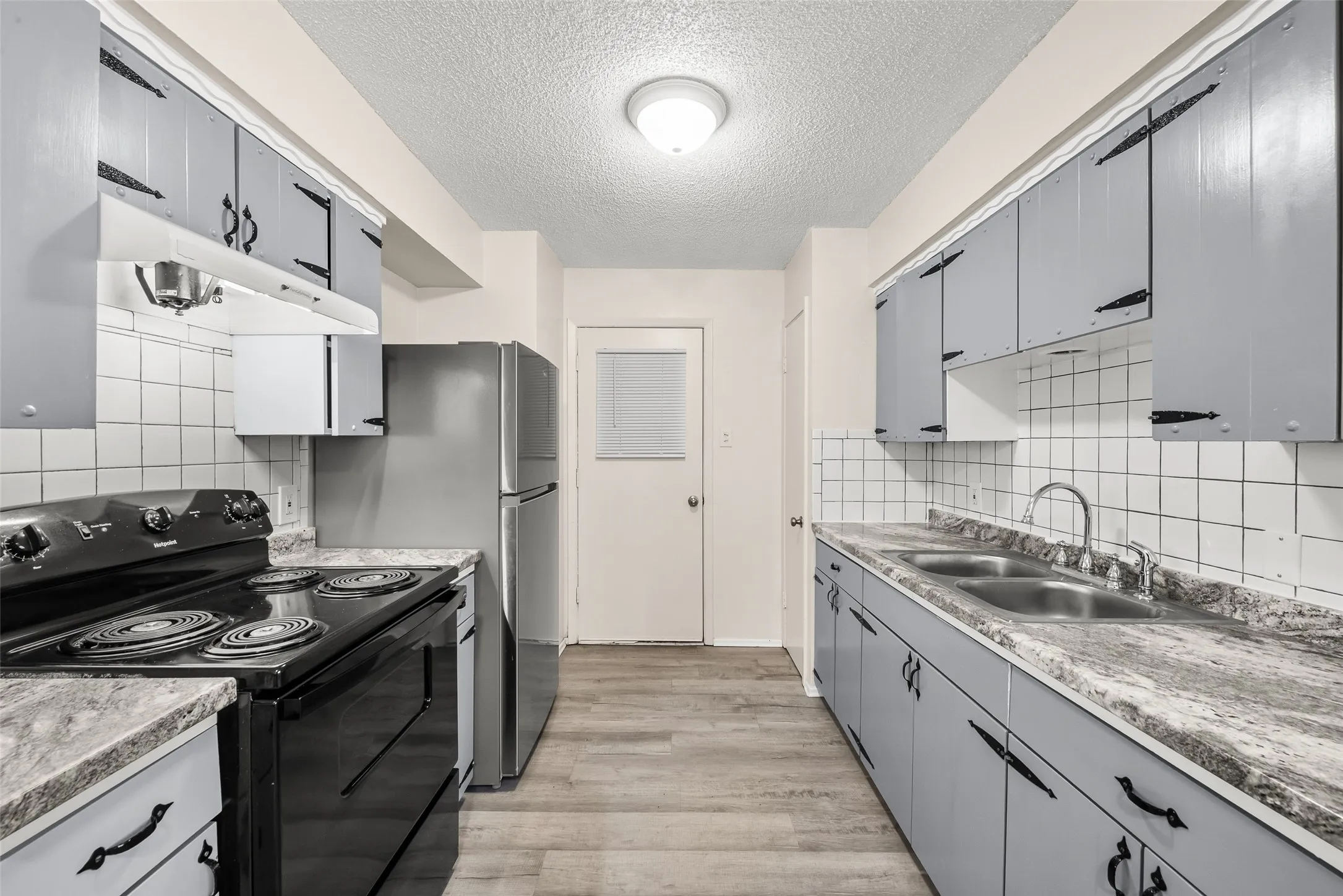 Single Family Residence For Sale in Tarrant County , 404 Vaden Avenue, Everman, Texas 76140, 3 Bedroom, 1 Bathroom, 1 Garage spaces, 999 Sqft, built in 1962, mls#21154724, Real Estate Agent in Everman, Homes For Sale in Tarrant county, Homes For Sale in Everman, Realtor in Everman Texas, Real Estate Brokerage Independent Realty Texas, Luminita Cordes Realtor