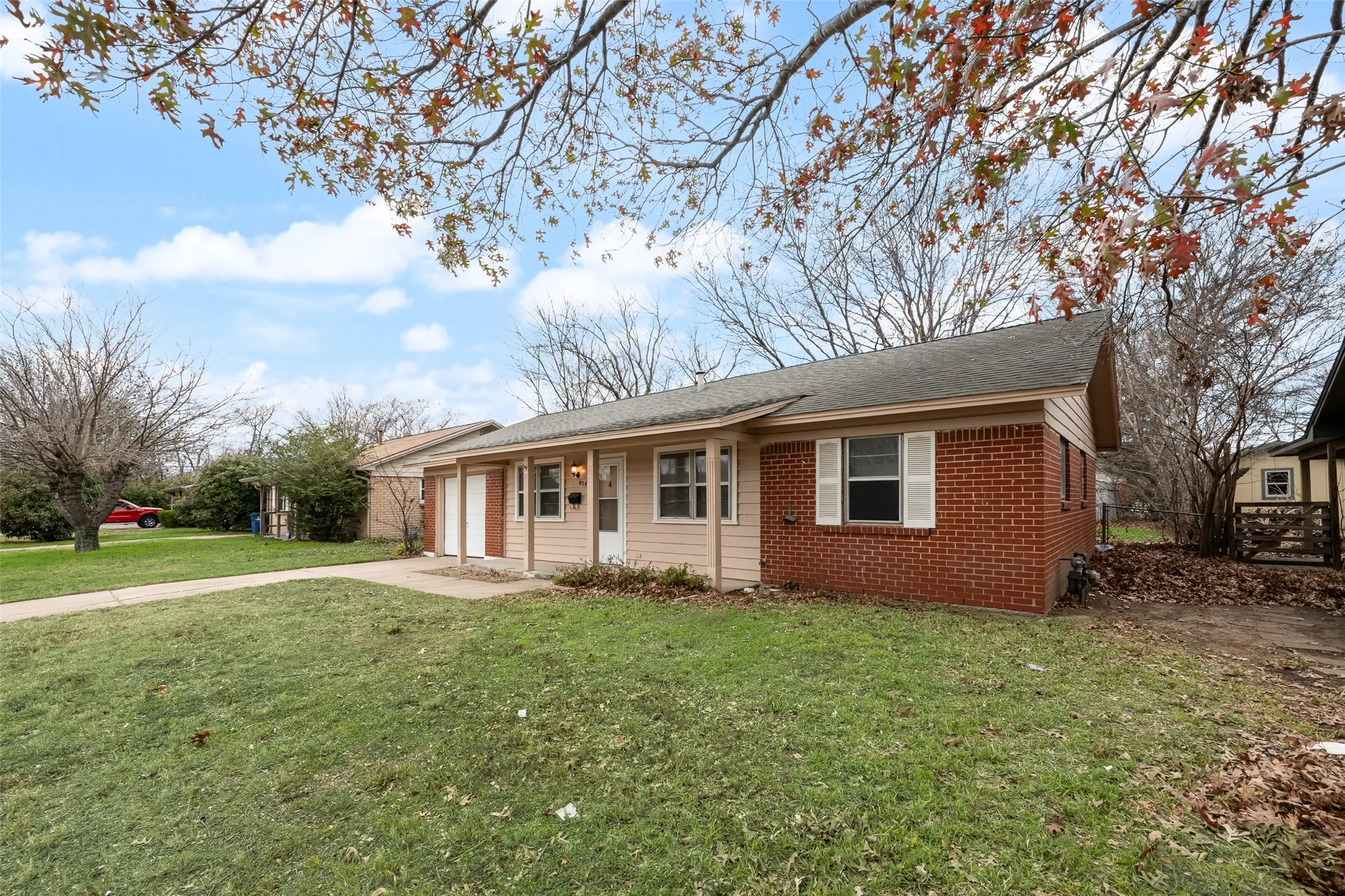 Single Family Residence For Sale in Tarrant County , 404 Vaden Avenue, Everman, Texas 76140, 3 Bedroom, 1 Bathroom, 1 Garage spaces, 999 Sqft, built in 1962, mls#21154724, Real Estate Agent in Everman, Homes For Sale in Tarrant county, Homes For Sale in Everman, Realtor in Everman Texas, Real Estate Brokerage Independent Realty Texas, Luminita Cordes Realtor