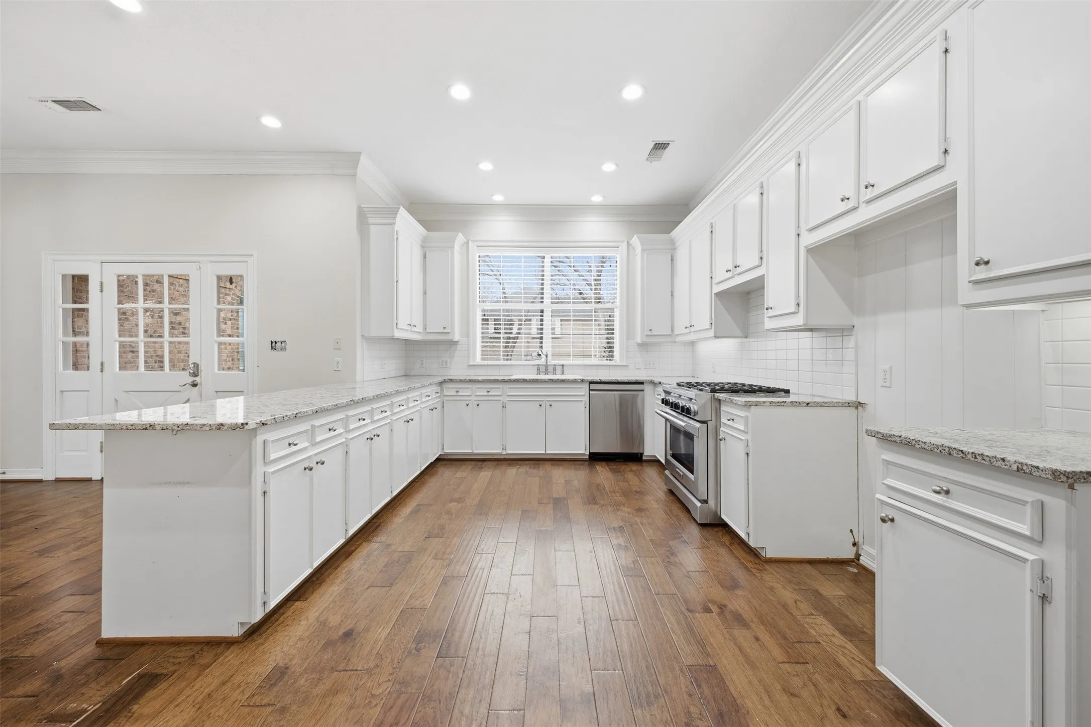 Single Family Residence For Sale in Hopkins County , 1433 Brandy Circle, Sulphur Springs, Texas 75482, 4 Bedroom, 4 Bathroom, 2 Garage spaces, 3,863 Sqft, built in 1987, Preowned, Price $375,000, mls#21153810, Real Estate Agent in Sulphur Springs, Homes For Sale in Hopkins county, Homes For Sale in Sulphur Springs, Realtor in Sulphur Springs Texas, Real Estate Brokerage Independent Realty Texas, Luminita Cordes Realtor